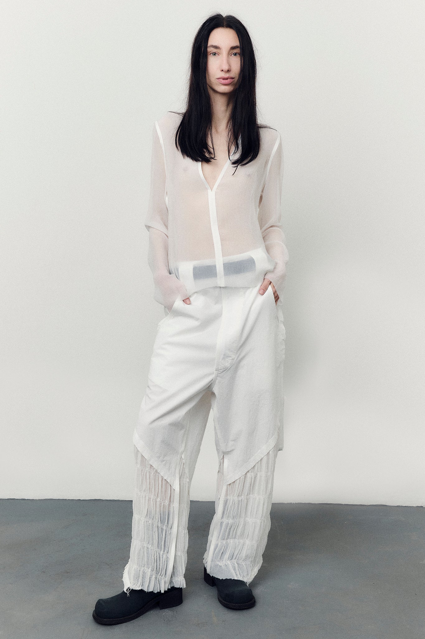 Blusa Slim Decote V em Seda Chiffon - Branco