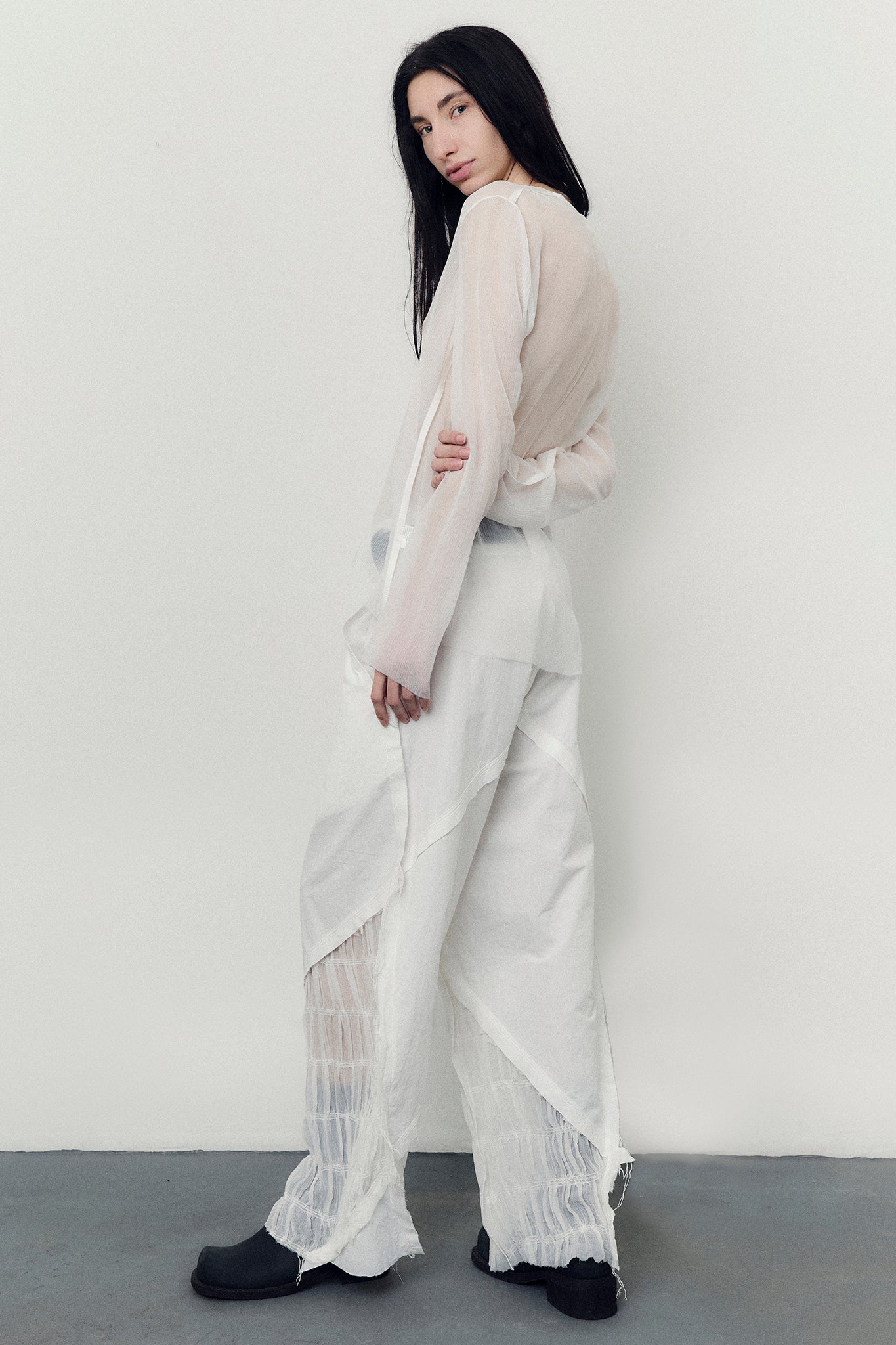 Blusa Slim Decote V em Seda Chiffon - Branco