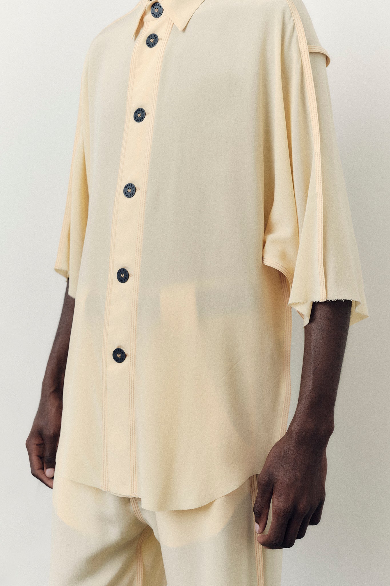 Camisa Oversized em Seda - Amarelo Manteiga