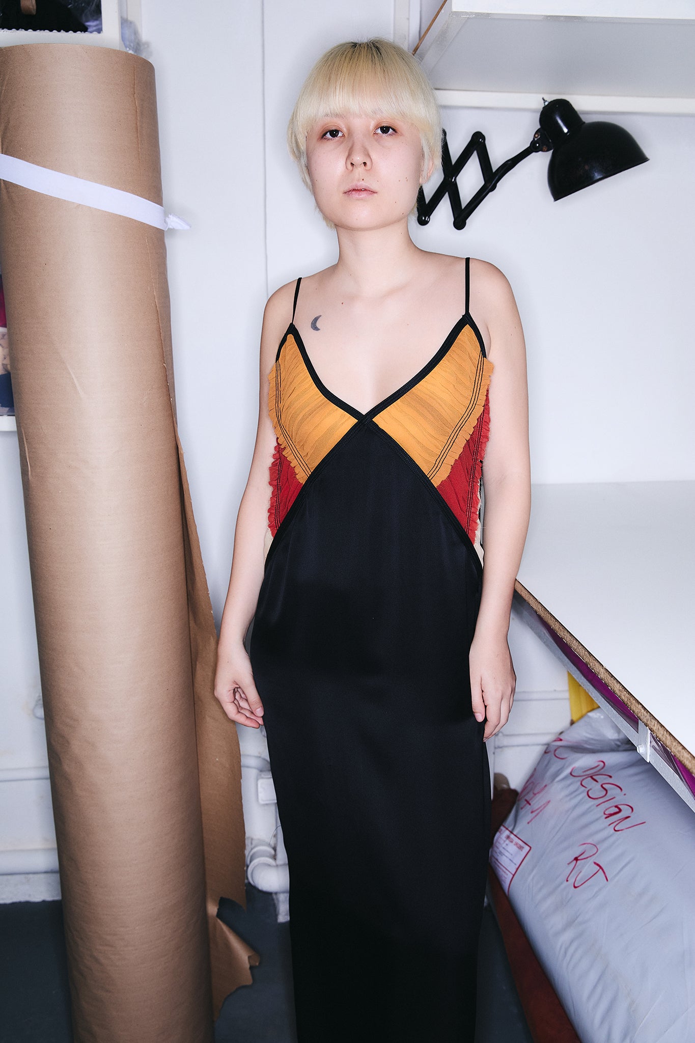 Vestido Decote Colorido Plissado Seda - Preto