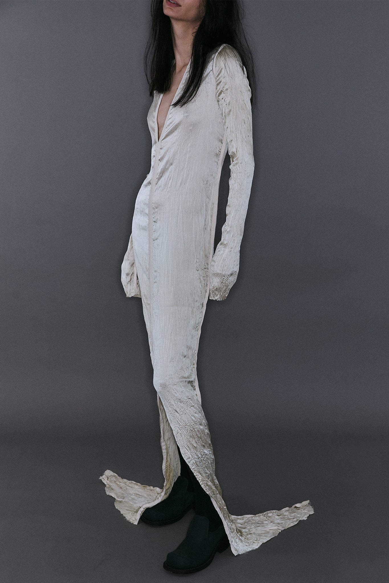 Maxi Vestido Decote V em Seda Plissada - Off-White