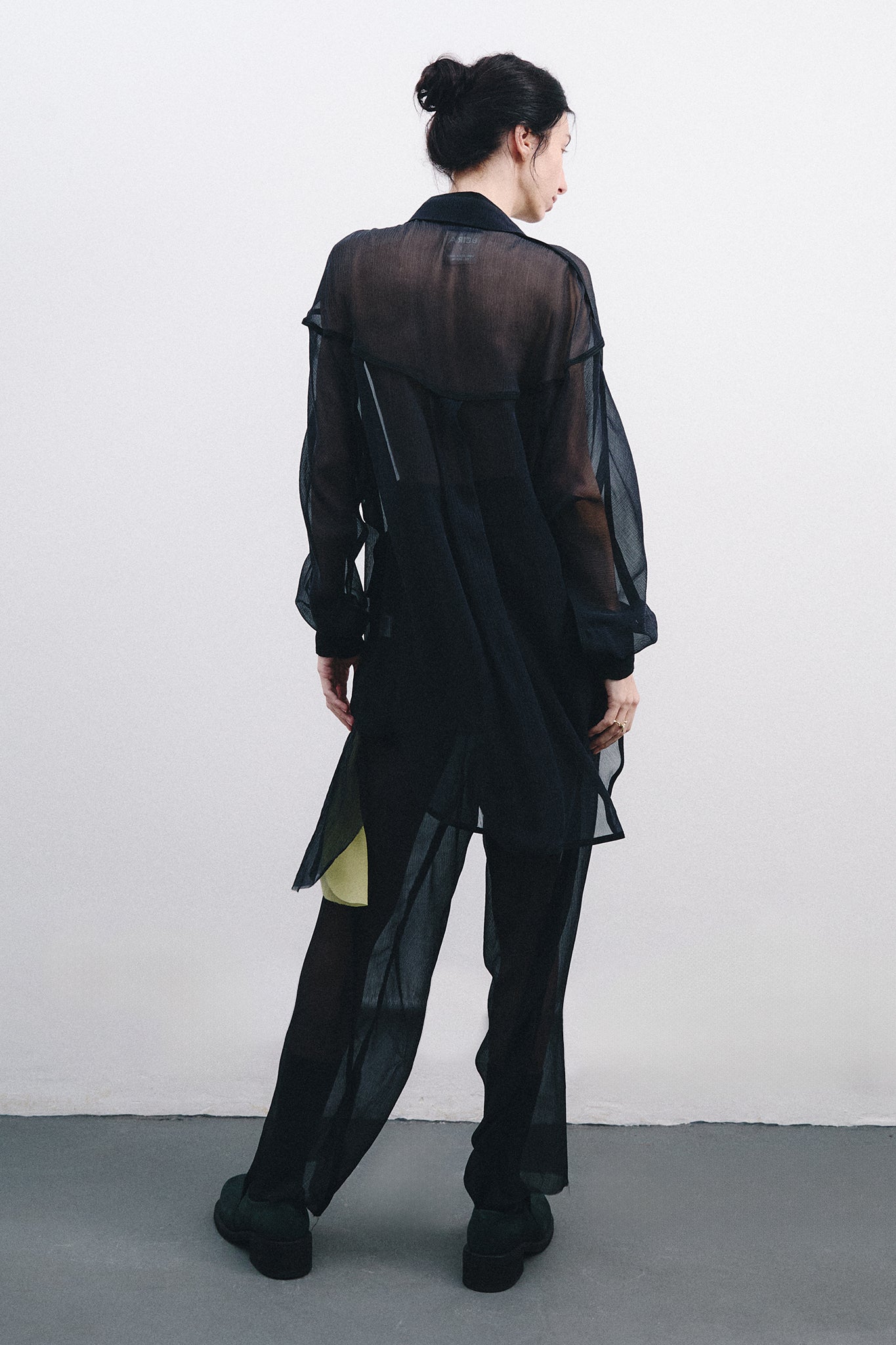 Camisa Pirata Detalhe Colorido em Seda Chiffon - Preto