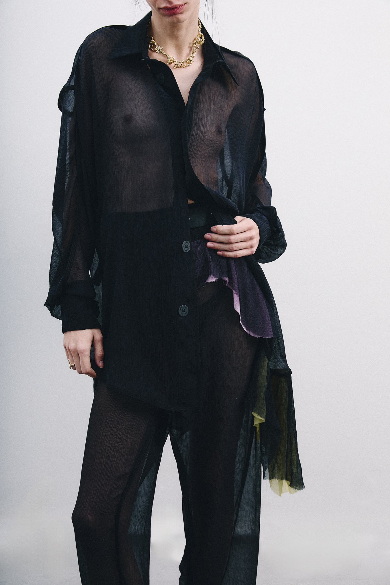 Calça Pirata Detalhe Colorido em Seda Chiffon - Preto