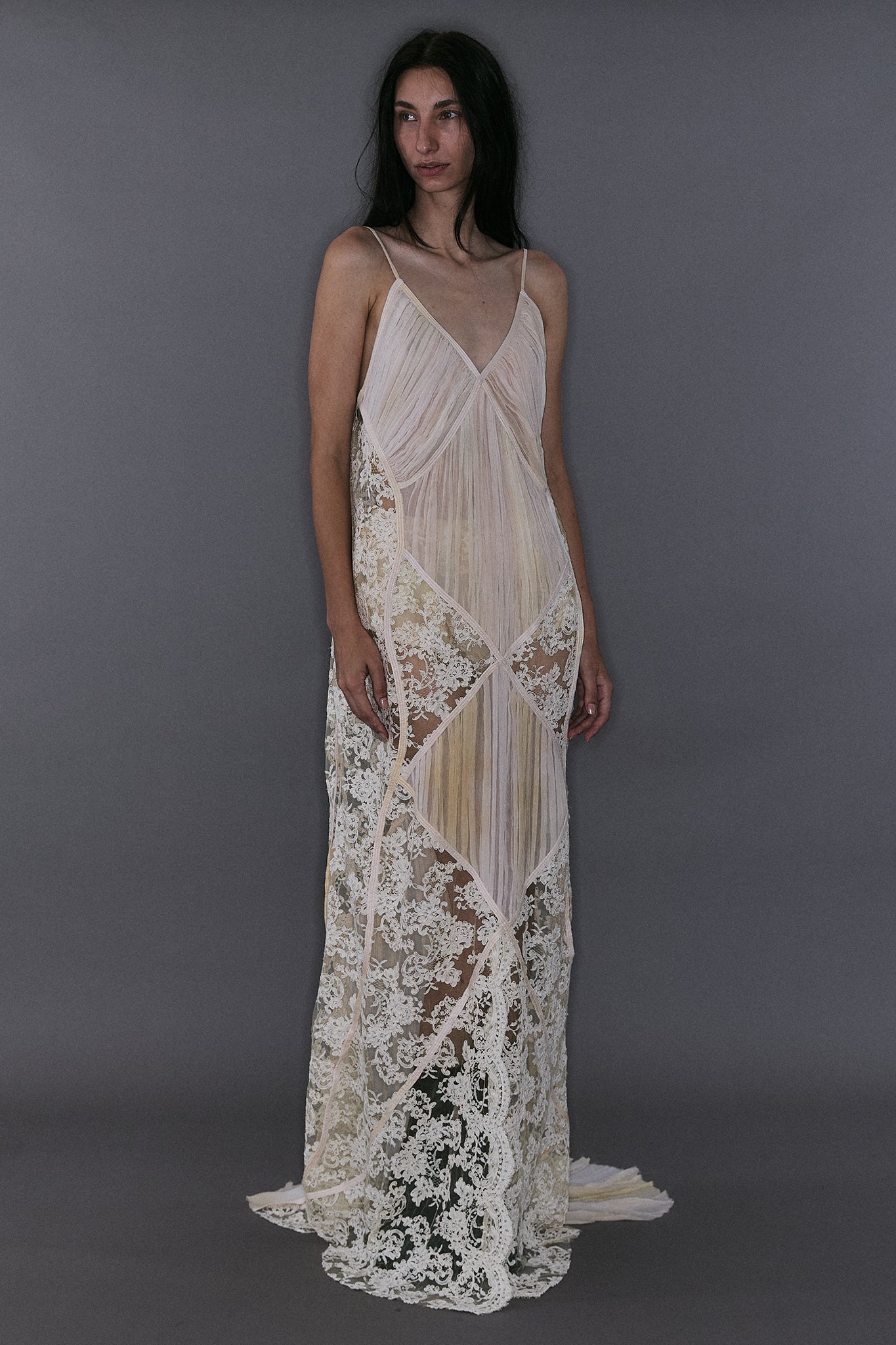 Vestido em Renda Francesa com Losangos Plissados - Off-White