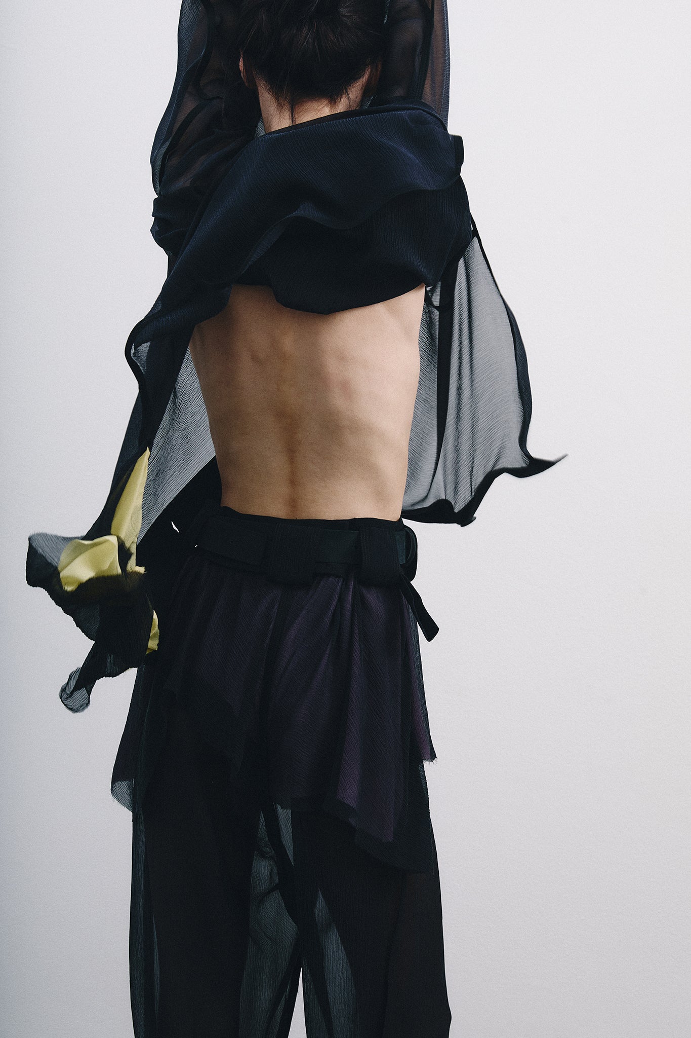 Calça Pirata Detalhe Colorido em Seda Chiffon - Preto