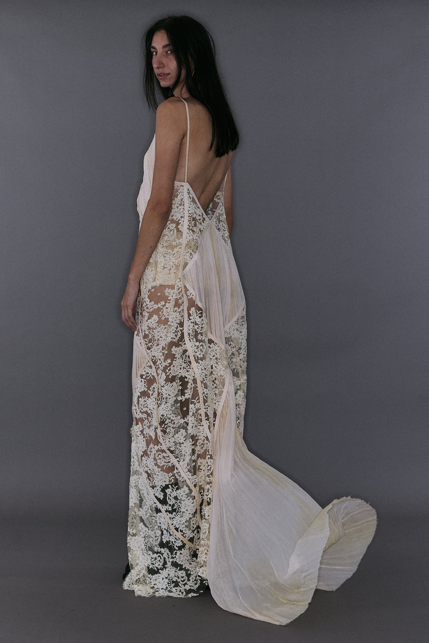 Vestido em Renda Francesa com Losangos Plissados - Off-White