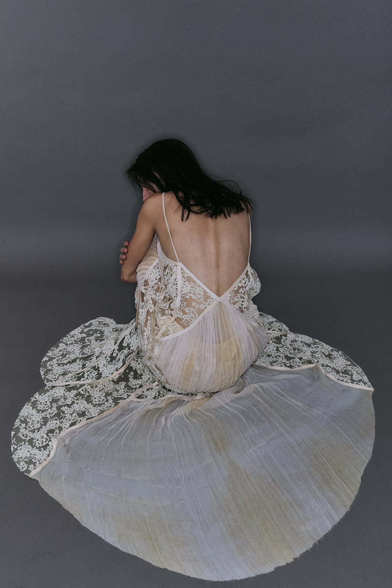 Vestido em Renda Francesa com Losangos Plissados - Off-White