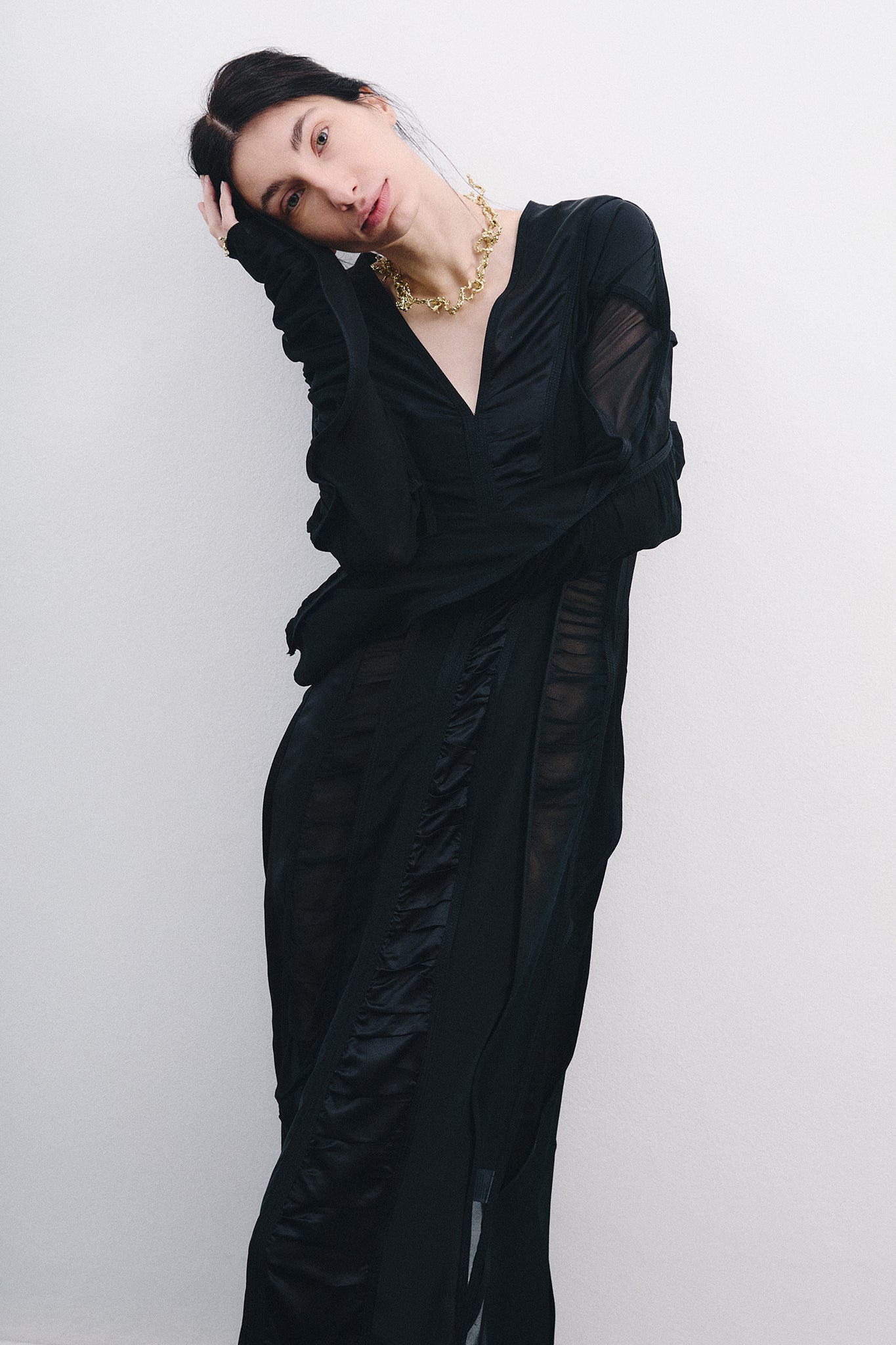 Vestido Decote V com Recortes Verticais em Seda - Preto