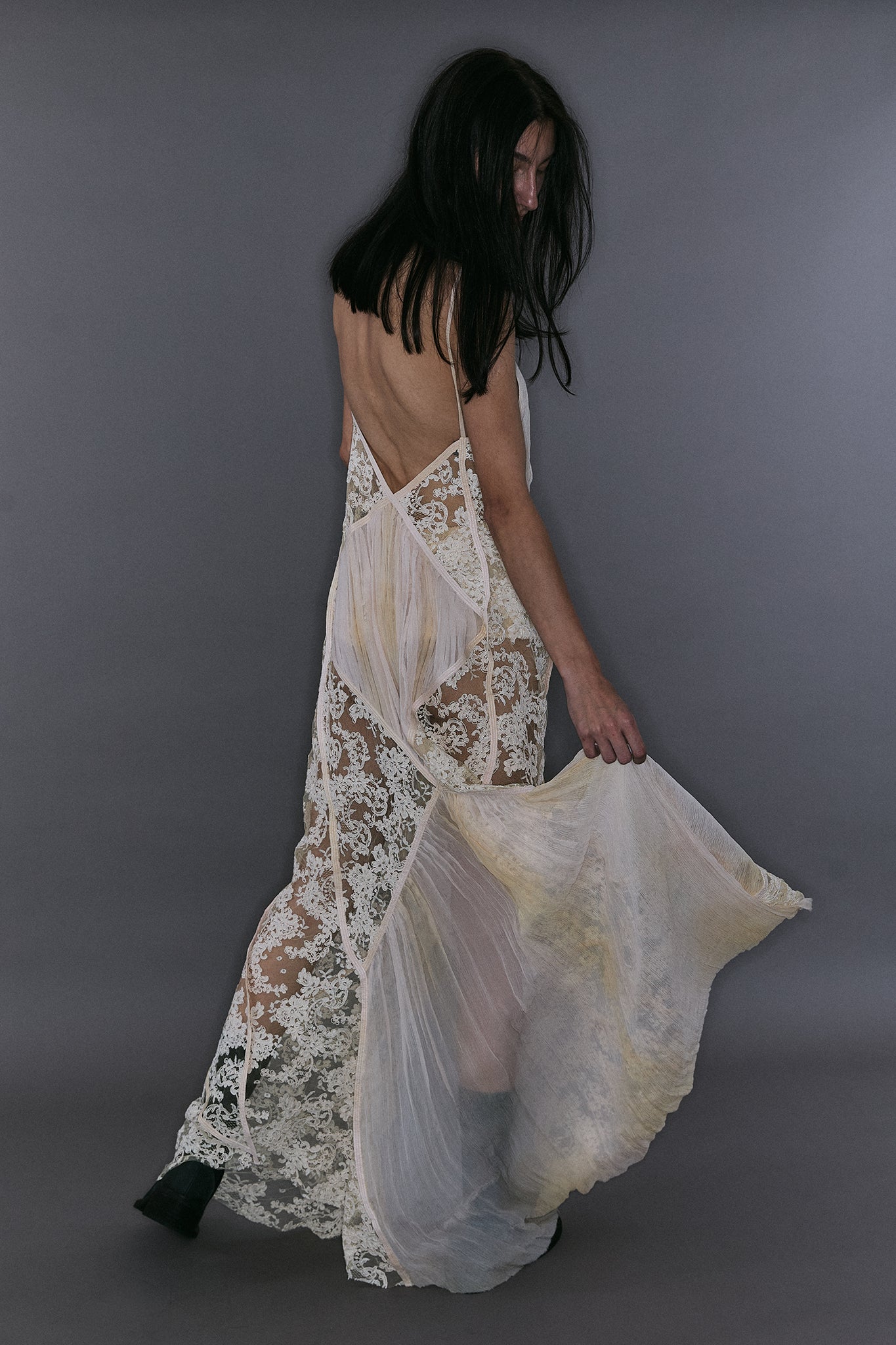 Vestido em Renda Francesa com Losangos Plissados - Off-White