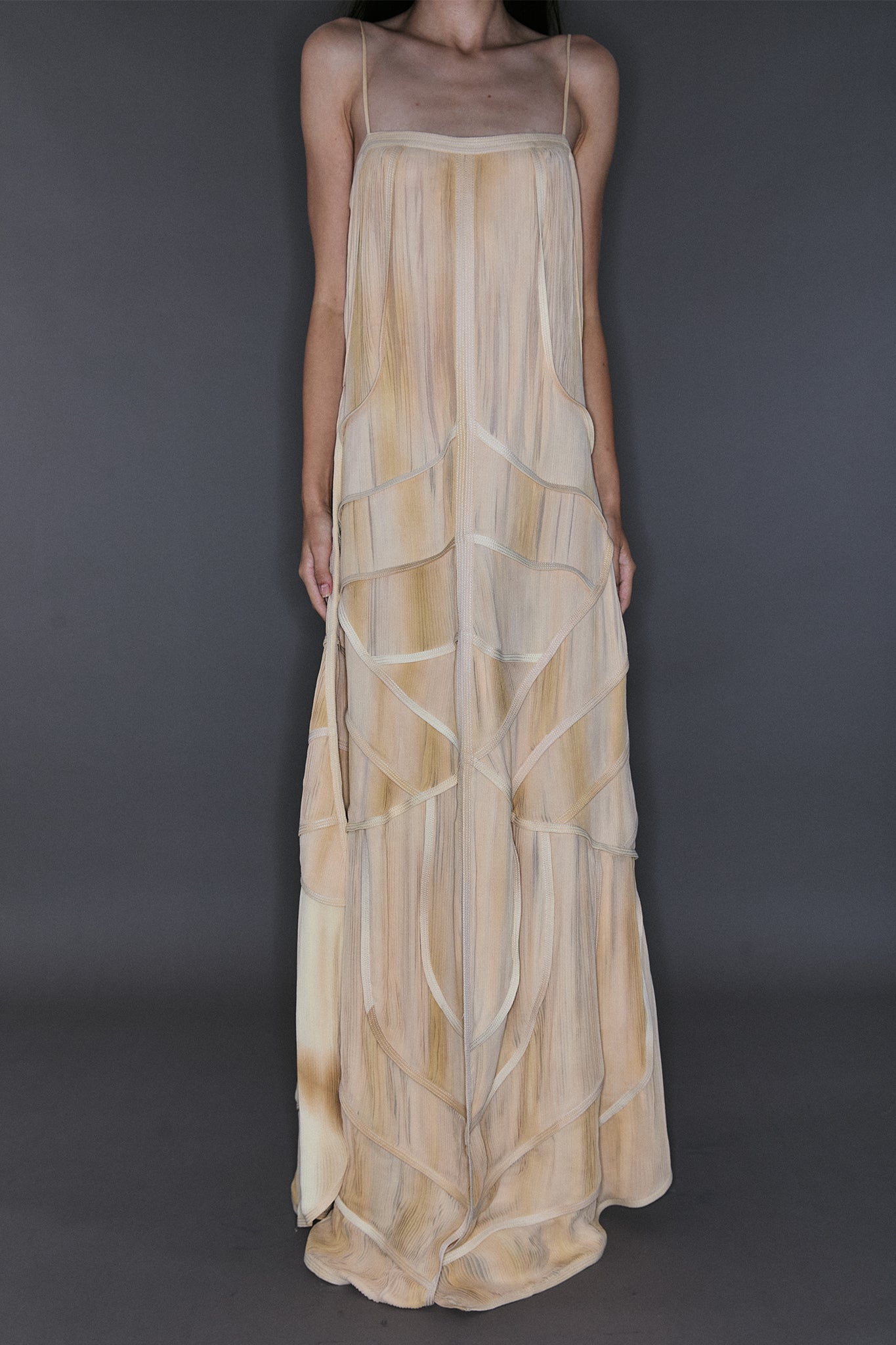 Vestido Mil Recortes com Quatro Caudas em Seda Plissada - Off-White