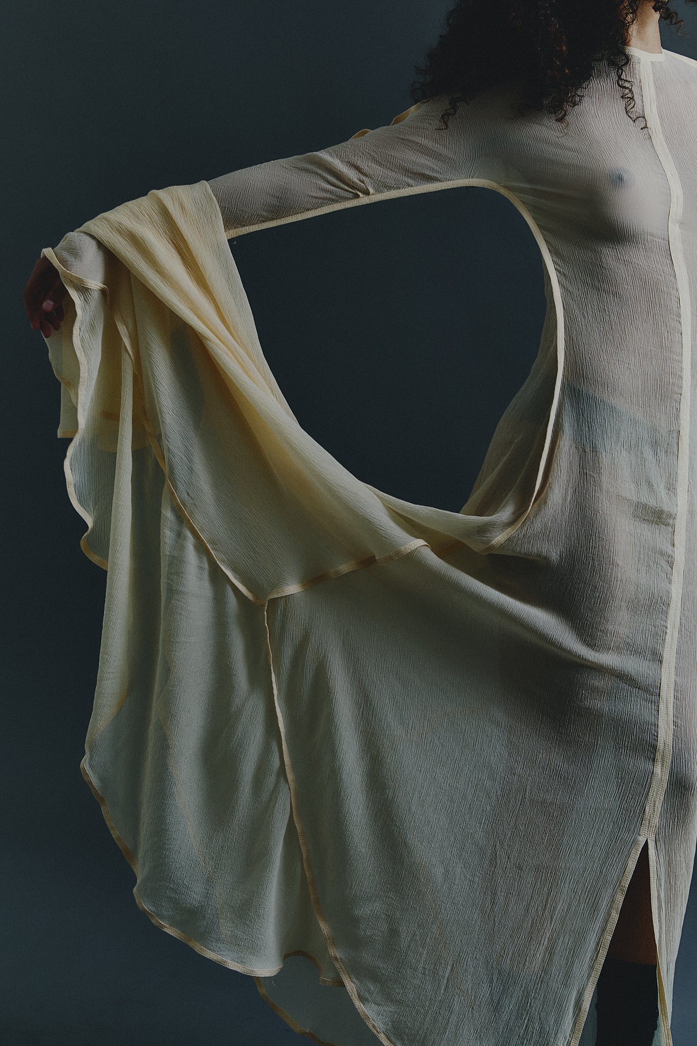 Maxi Vestido Silhueta com Cauda de Seda Chiffon - Marfim