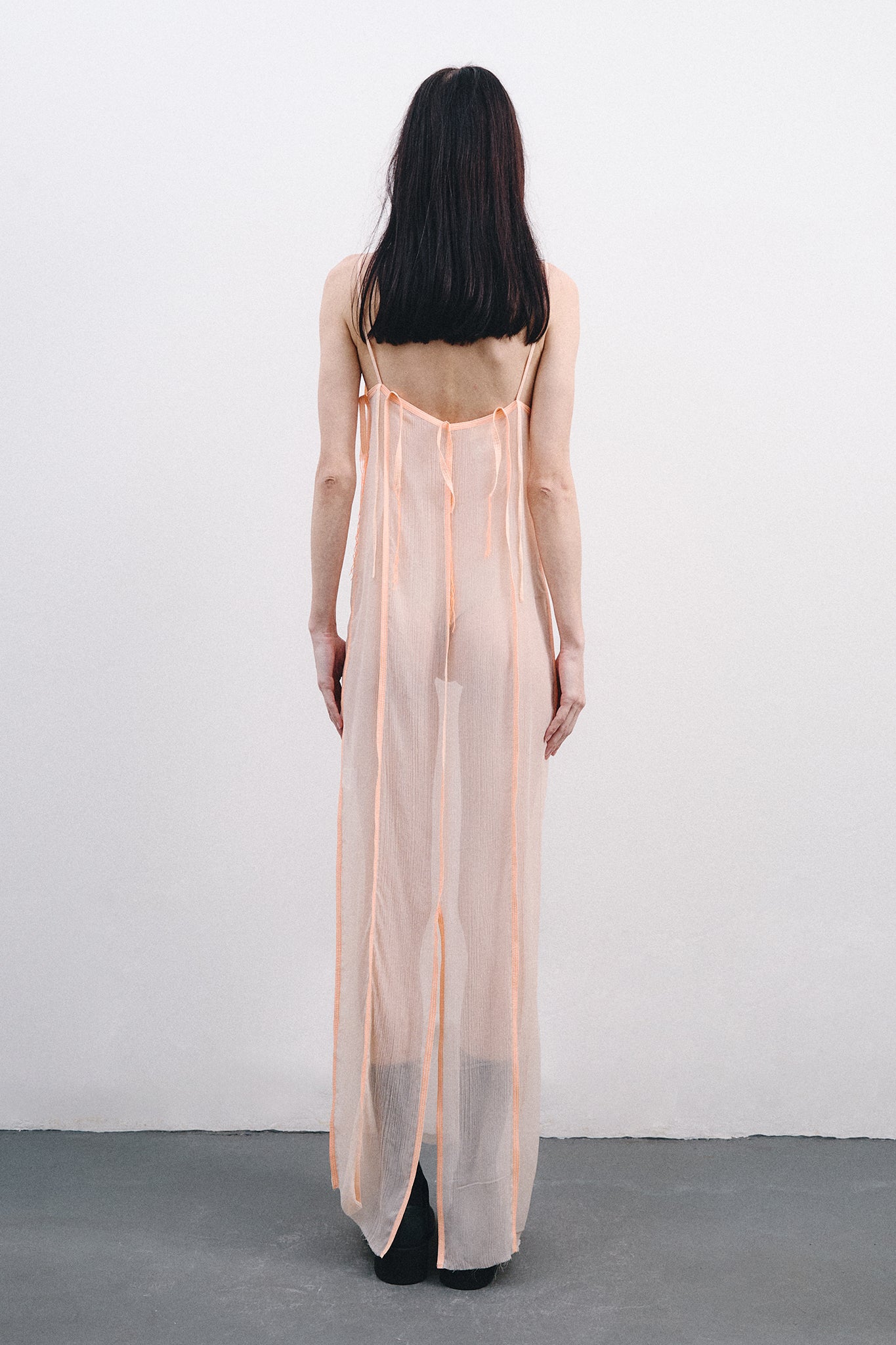 Vestido com Recortes Verticais em Seda - Bege Alaranjado