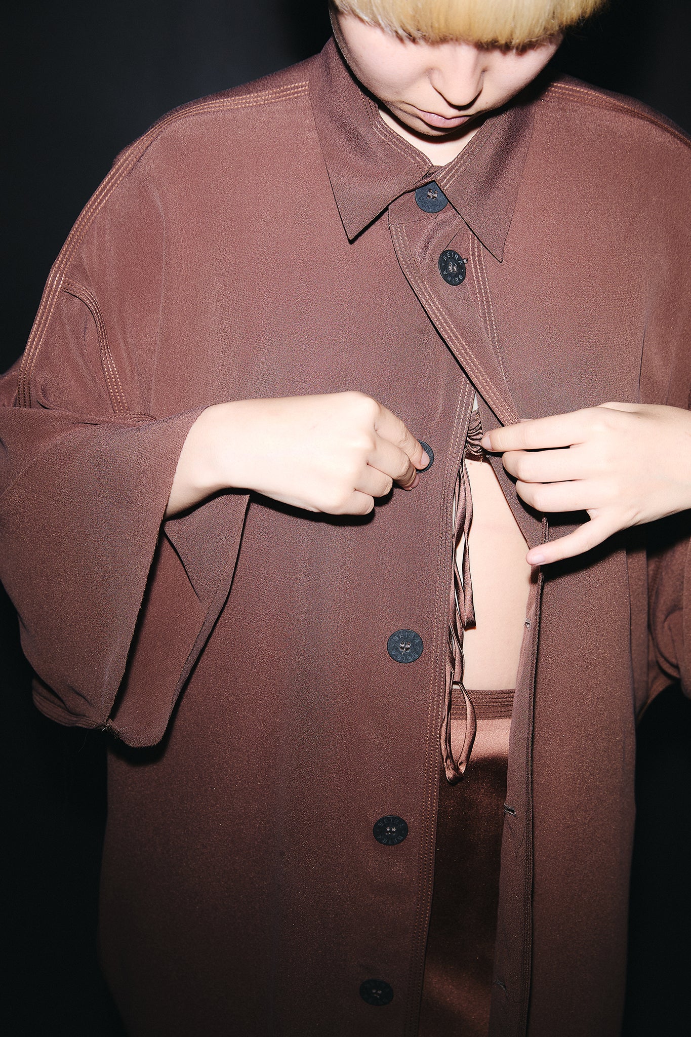 Camisa Oversized de Seda - Marrom
