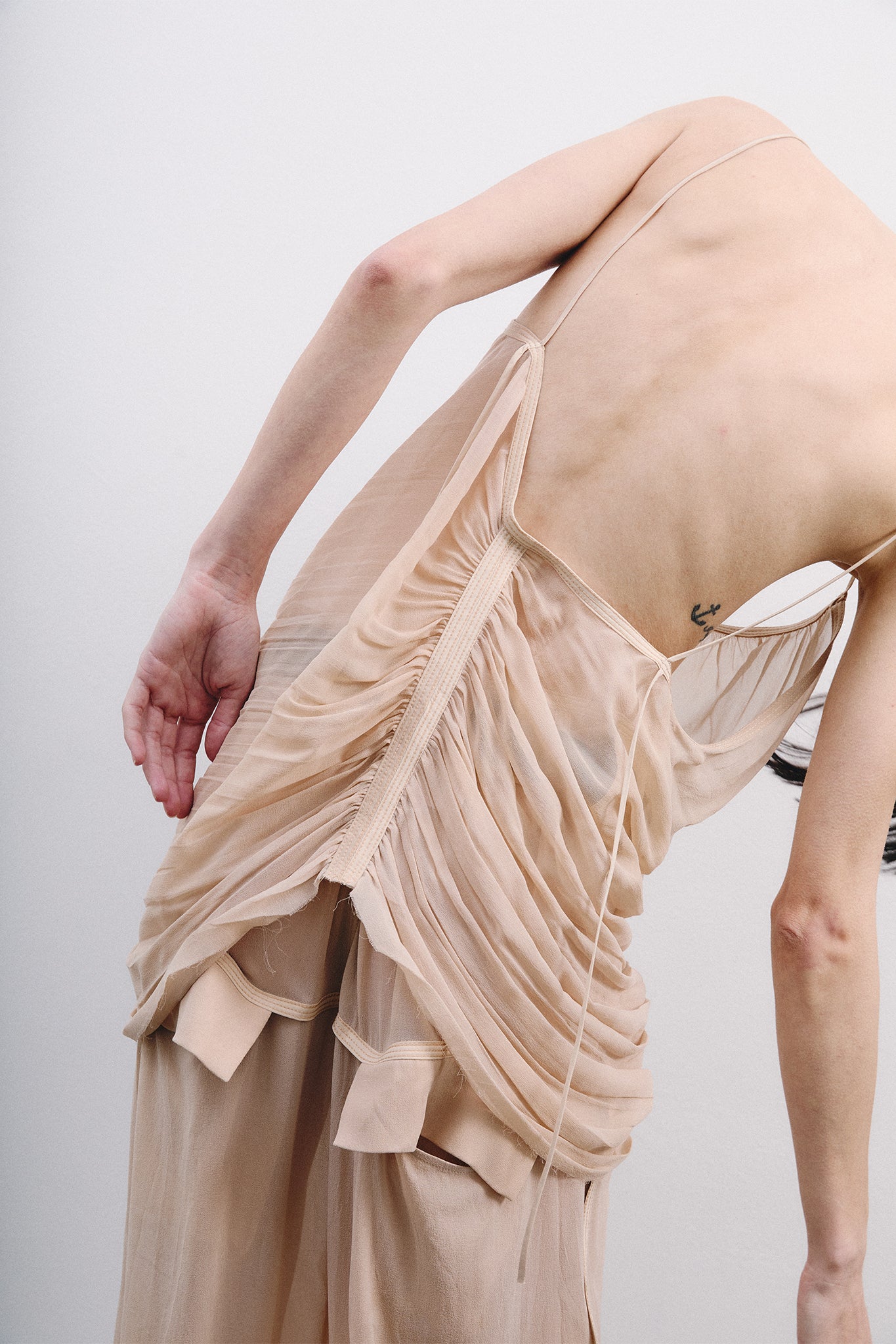 Blusa Sereia em Seda Drapeada - Off-White Tingido