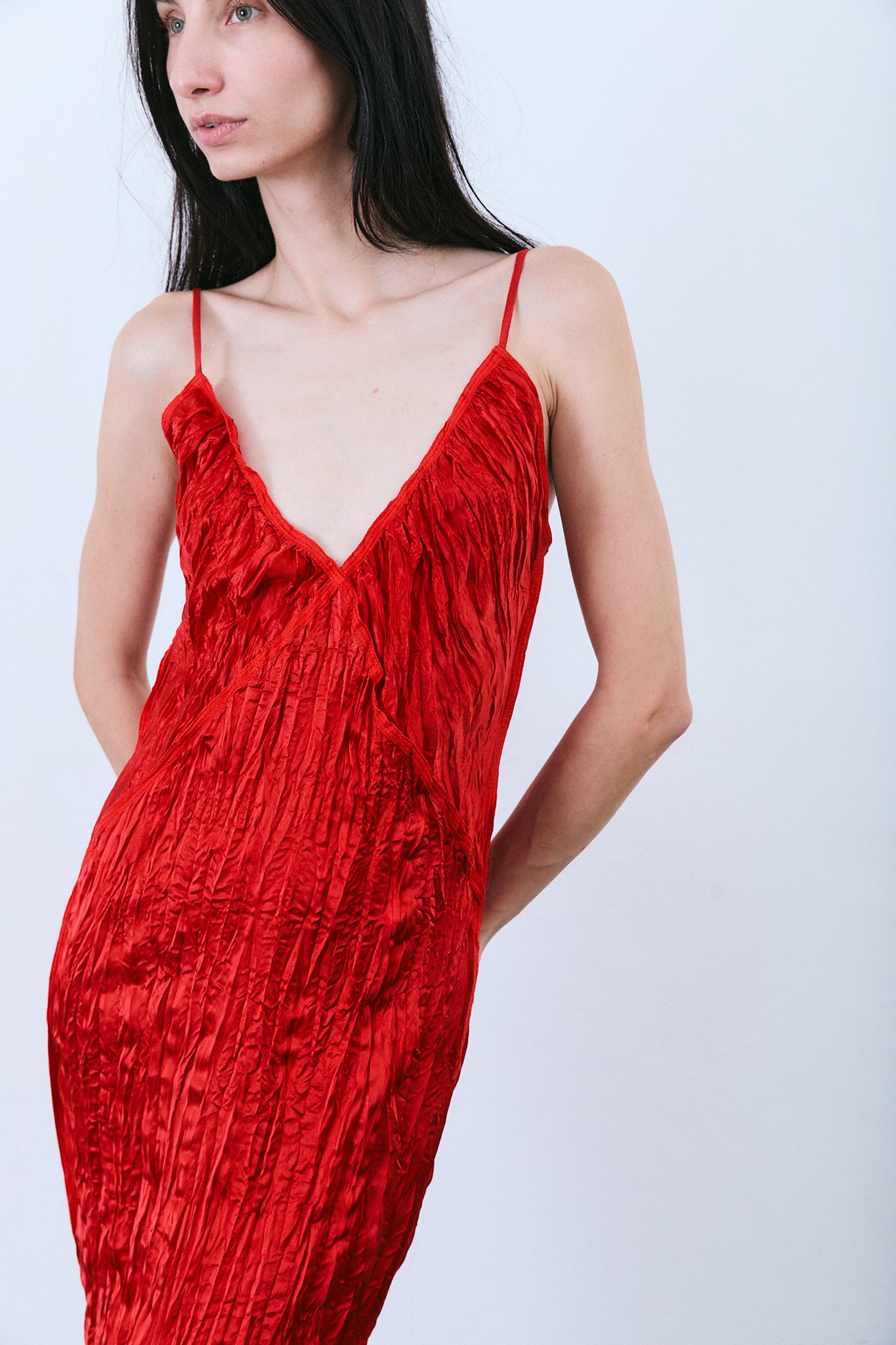 Vestido Decote V de Seda Plissado - Vermelho