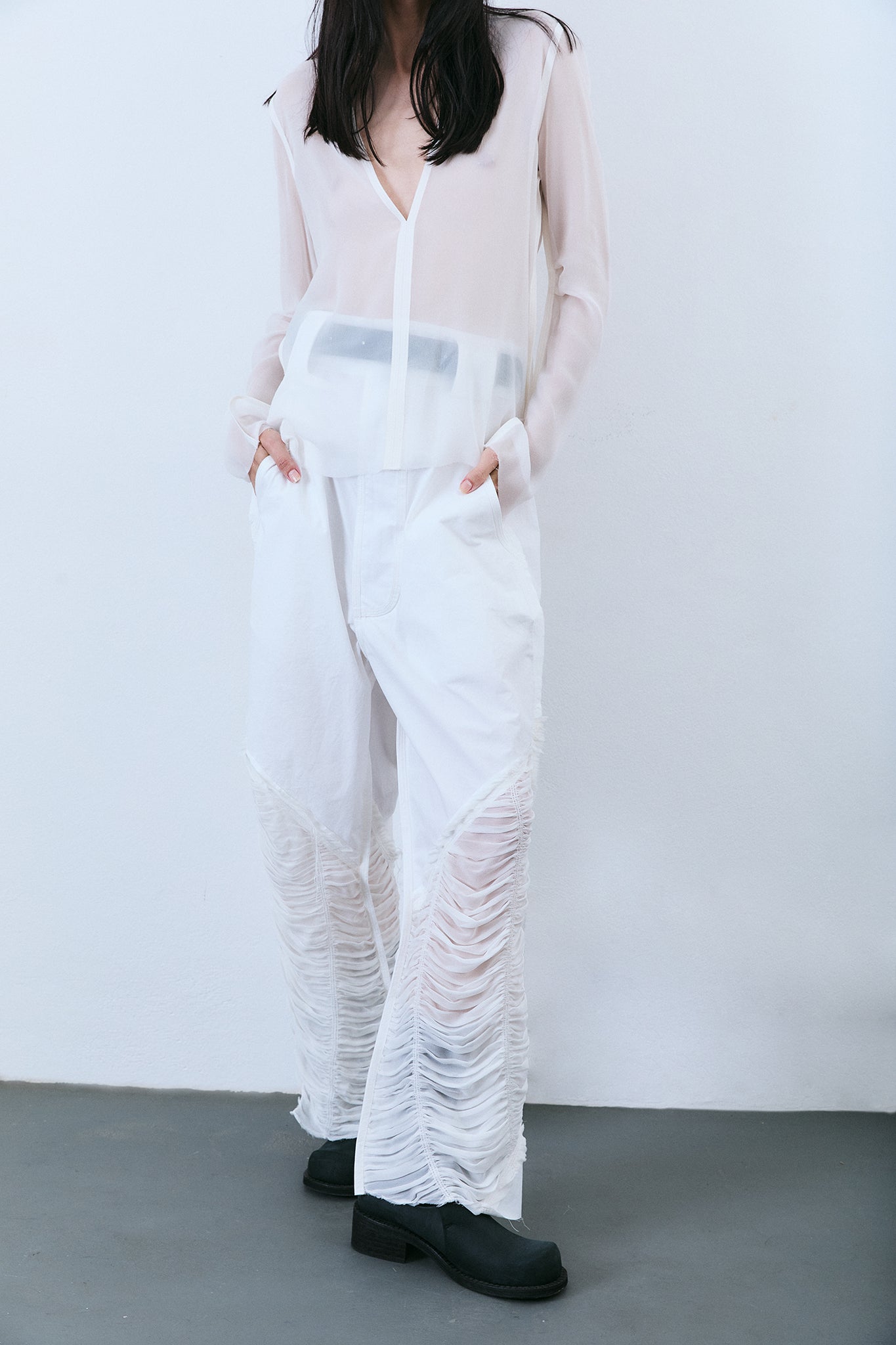Blusa Slim de Seda Decote V - Branco