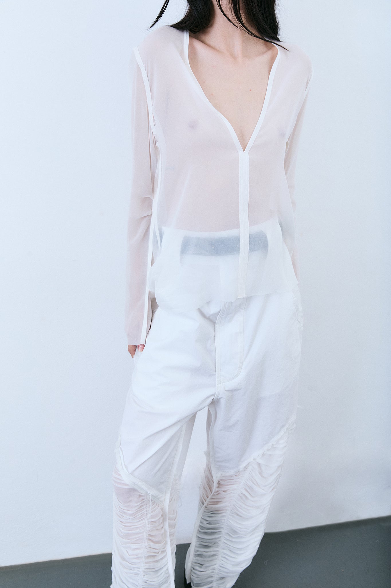 Blusa Slim de Seda Decote V - Branco