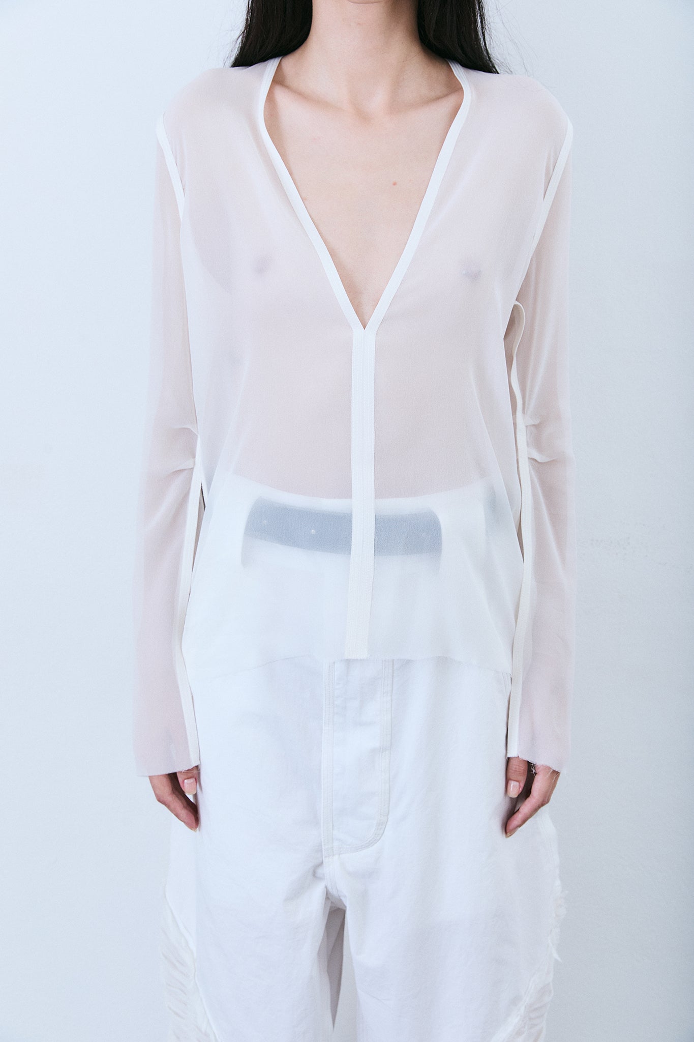 Blusa Slim de Seda Decote V - Branco