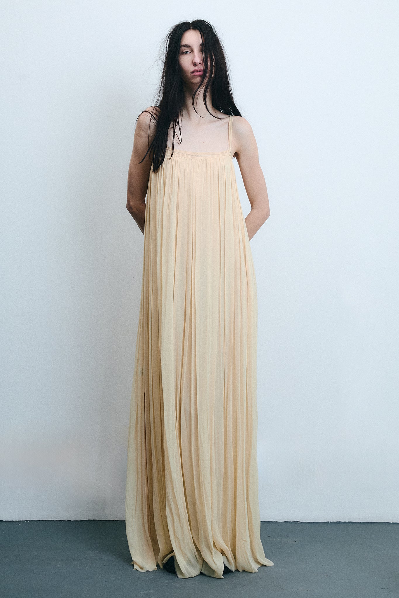Vestido Maxi em Seda Franzida - Bege Claro
