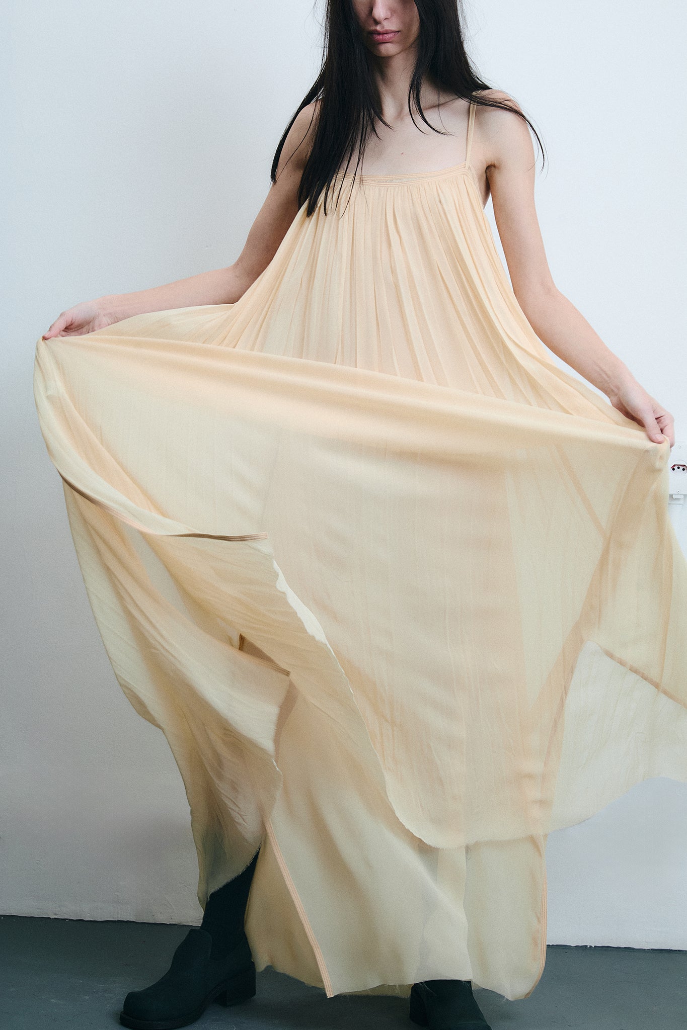 Vestido Maxi em Seda Franzida - Bege Claro