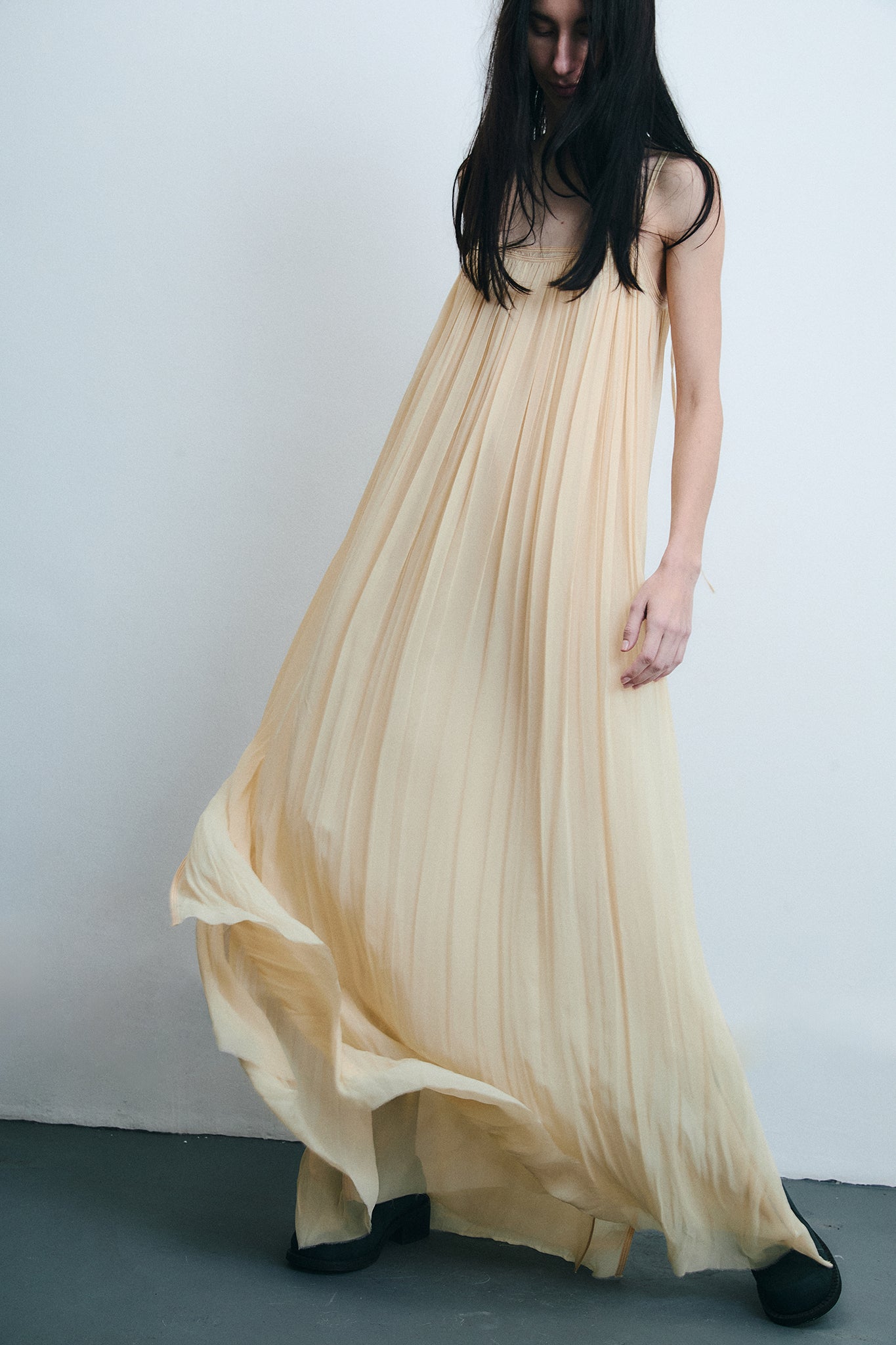Vestido Maxi em Seda Franzida - Bege Claro