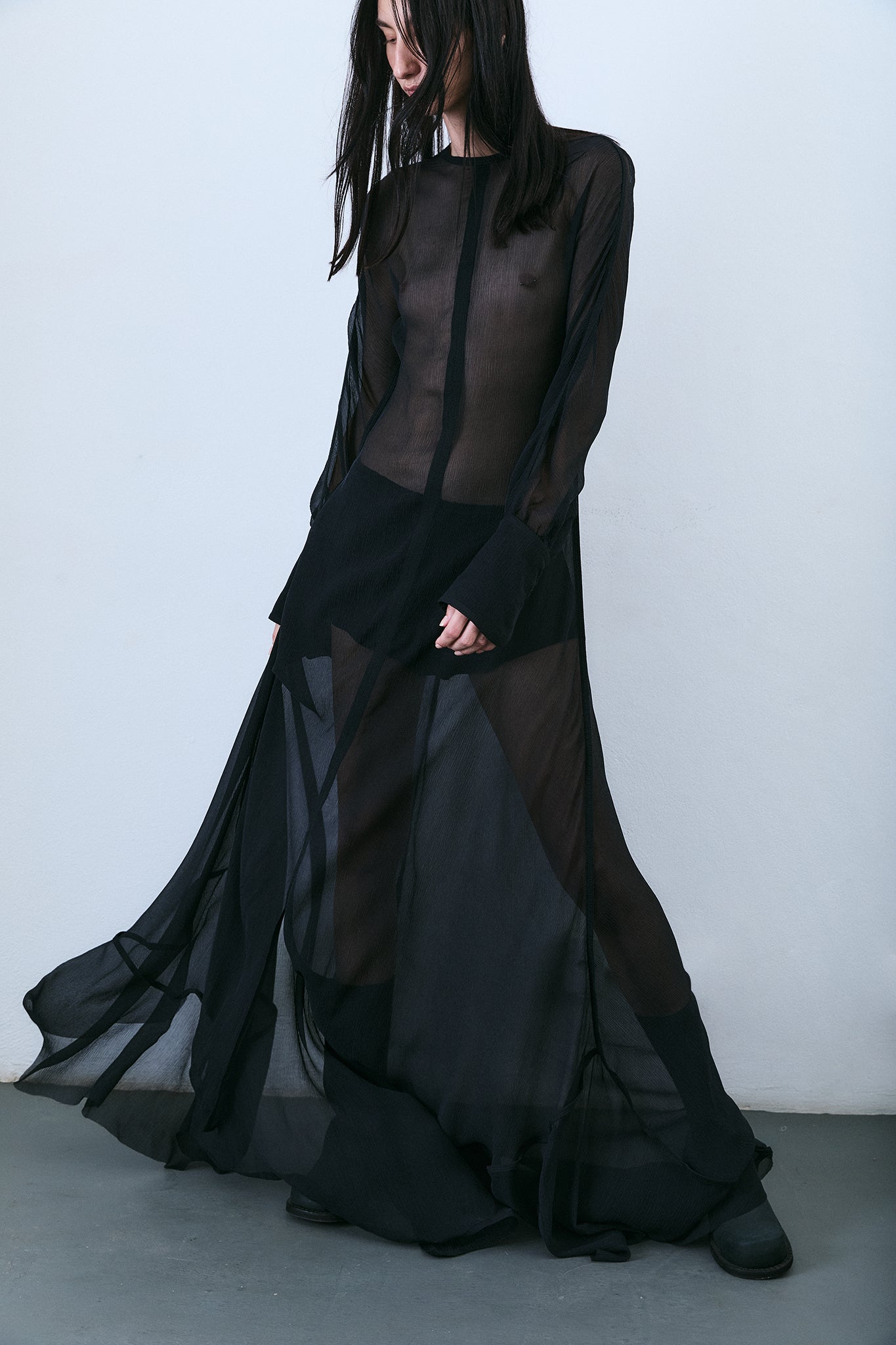 Vestido Raglan em Seda com Cauda - Preto