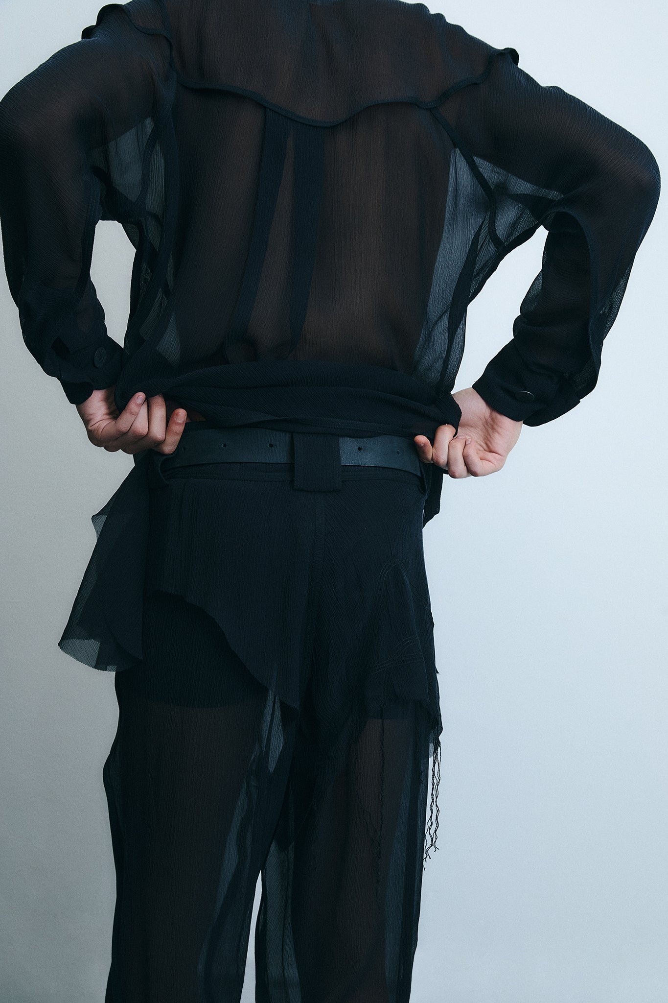 Calça Pirata em Seda Chiffon - Preto