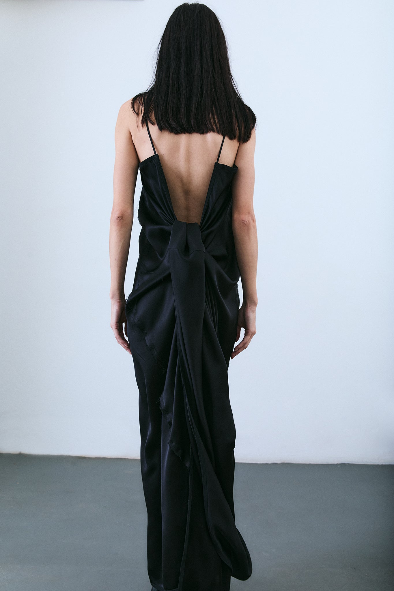 Vestido Barbara com Amarração Transpasse em Seda - Preto