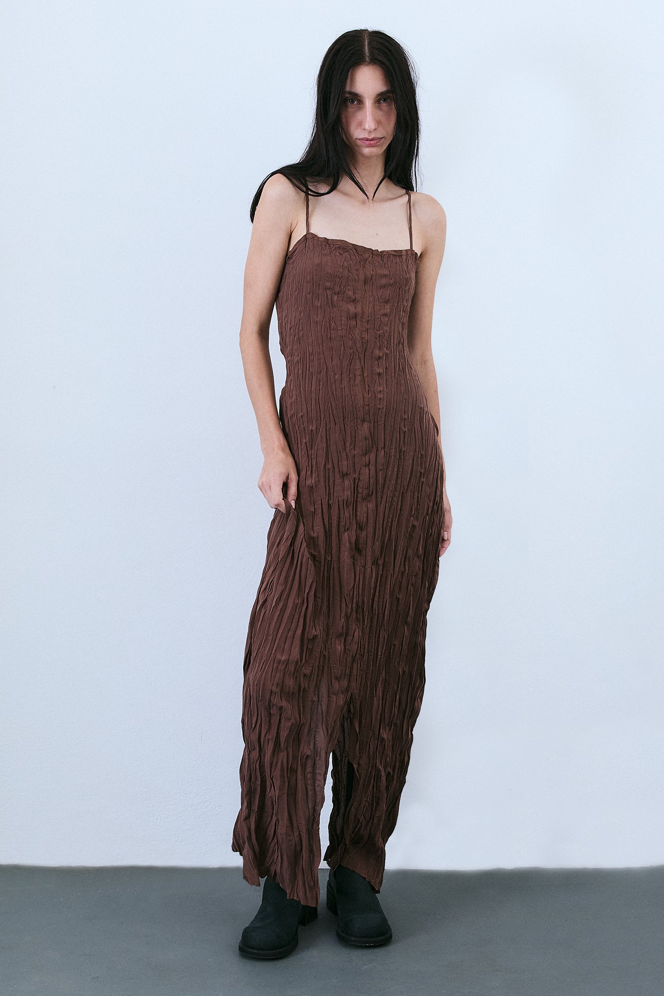 Vestido Alça de Seda Plissado - Marrom