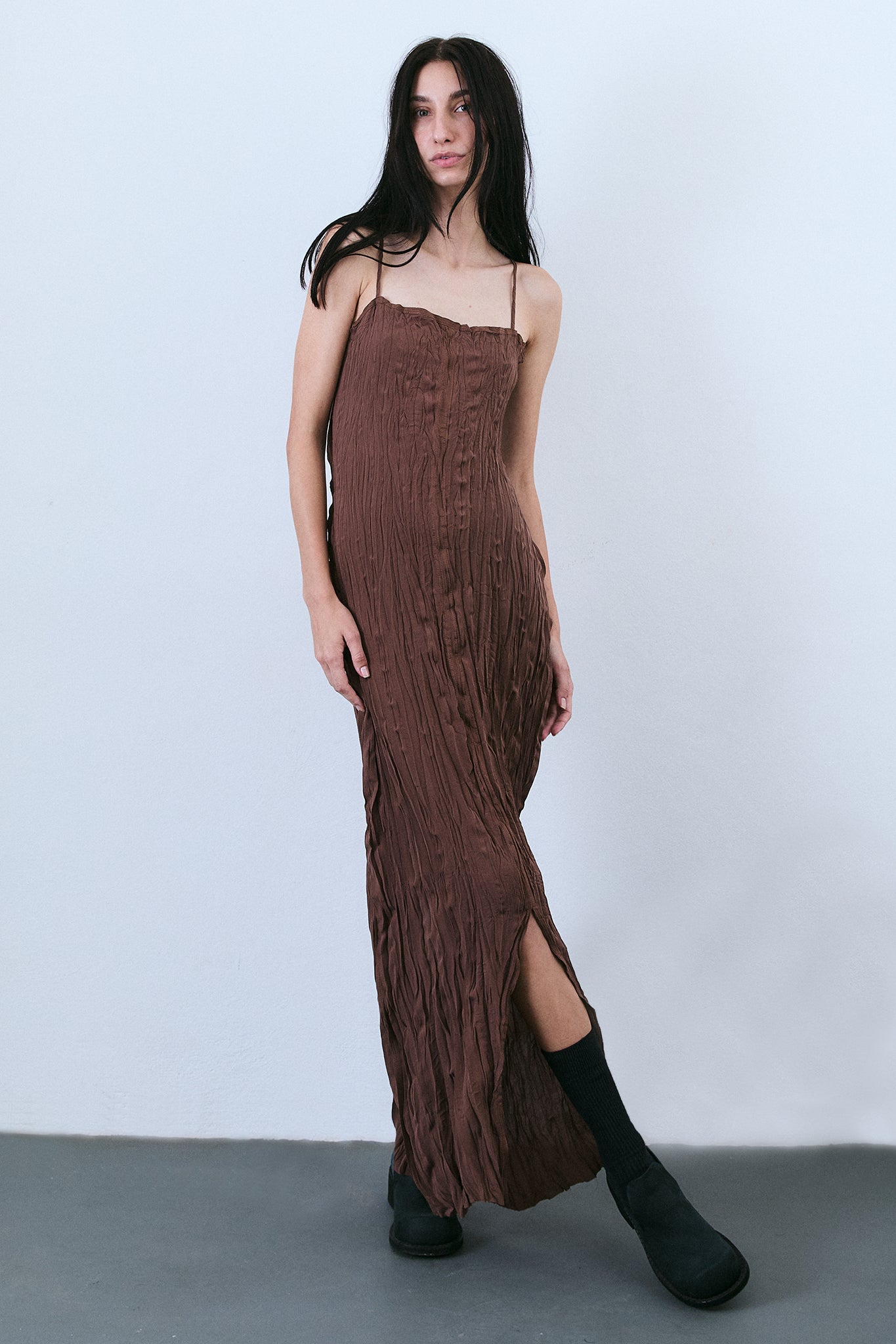 Vestido Alça de Seda Plissado - Marrom