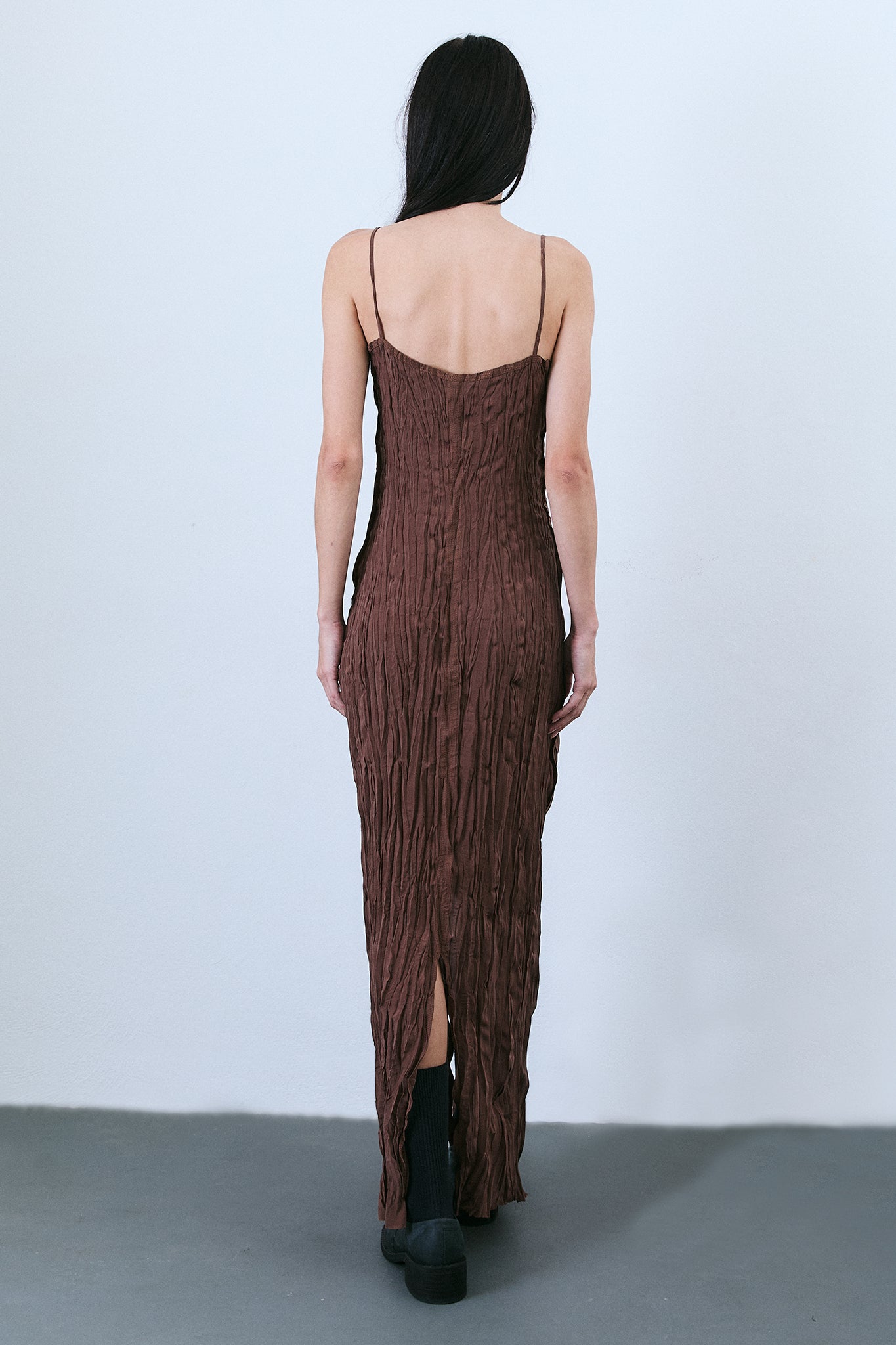 Vestido Alça de Seda Plissado - Marrom