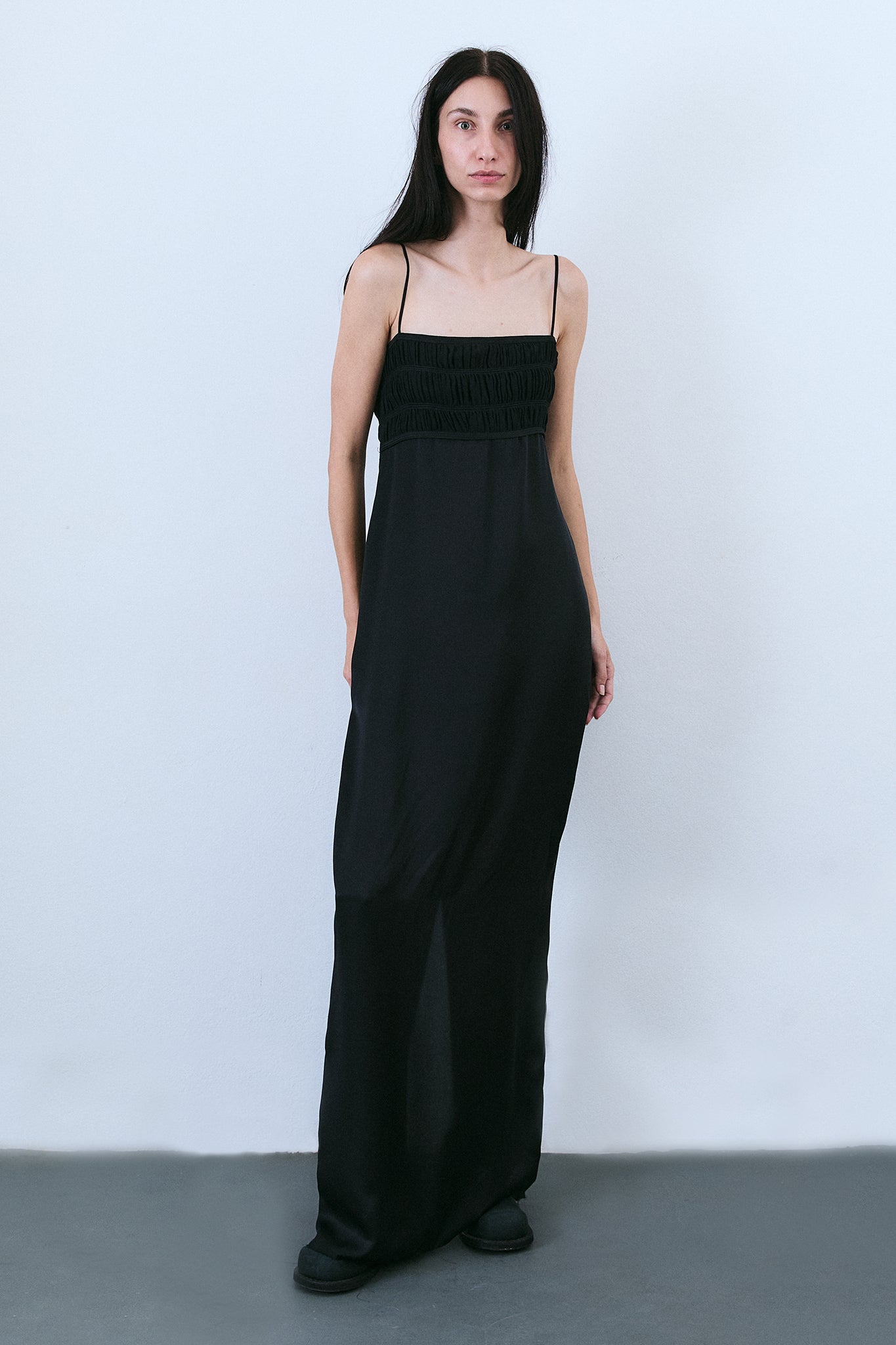 Vestido Decote Reto Drapeado em Seda - Preto