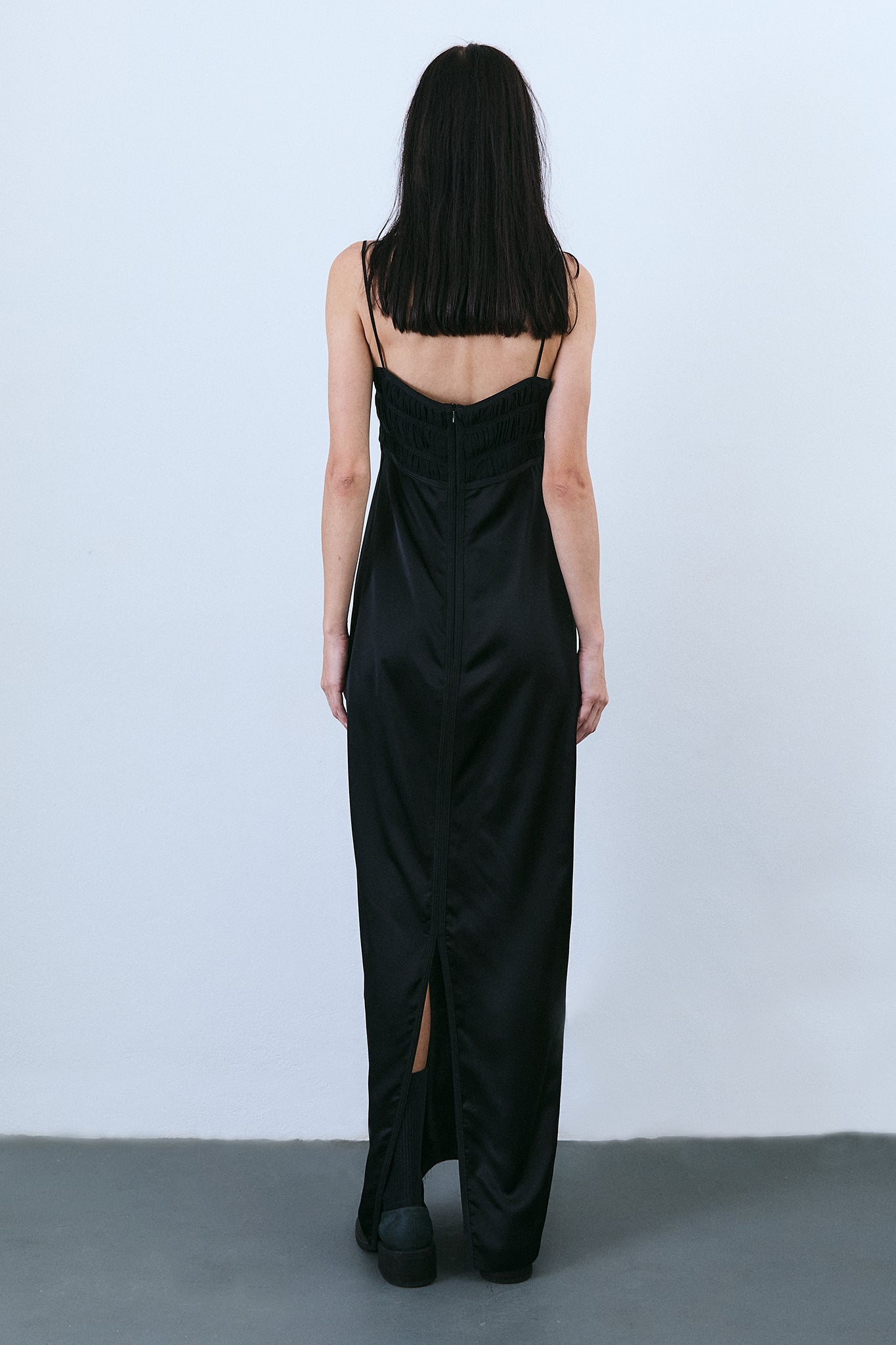 Vestido Decote Reto Drapeado em Seda - Preto