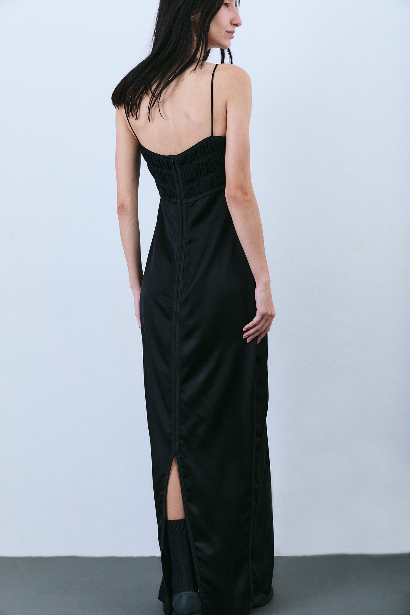 Vestido Decote Reto Drapeado em Seda - Preto