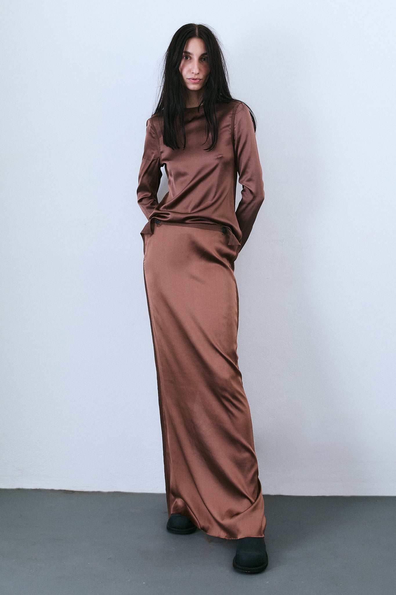 Blusa Slim de Seda Cetim - Marrom