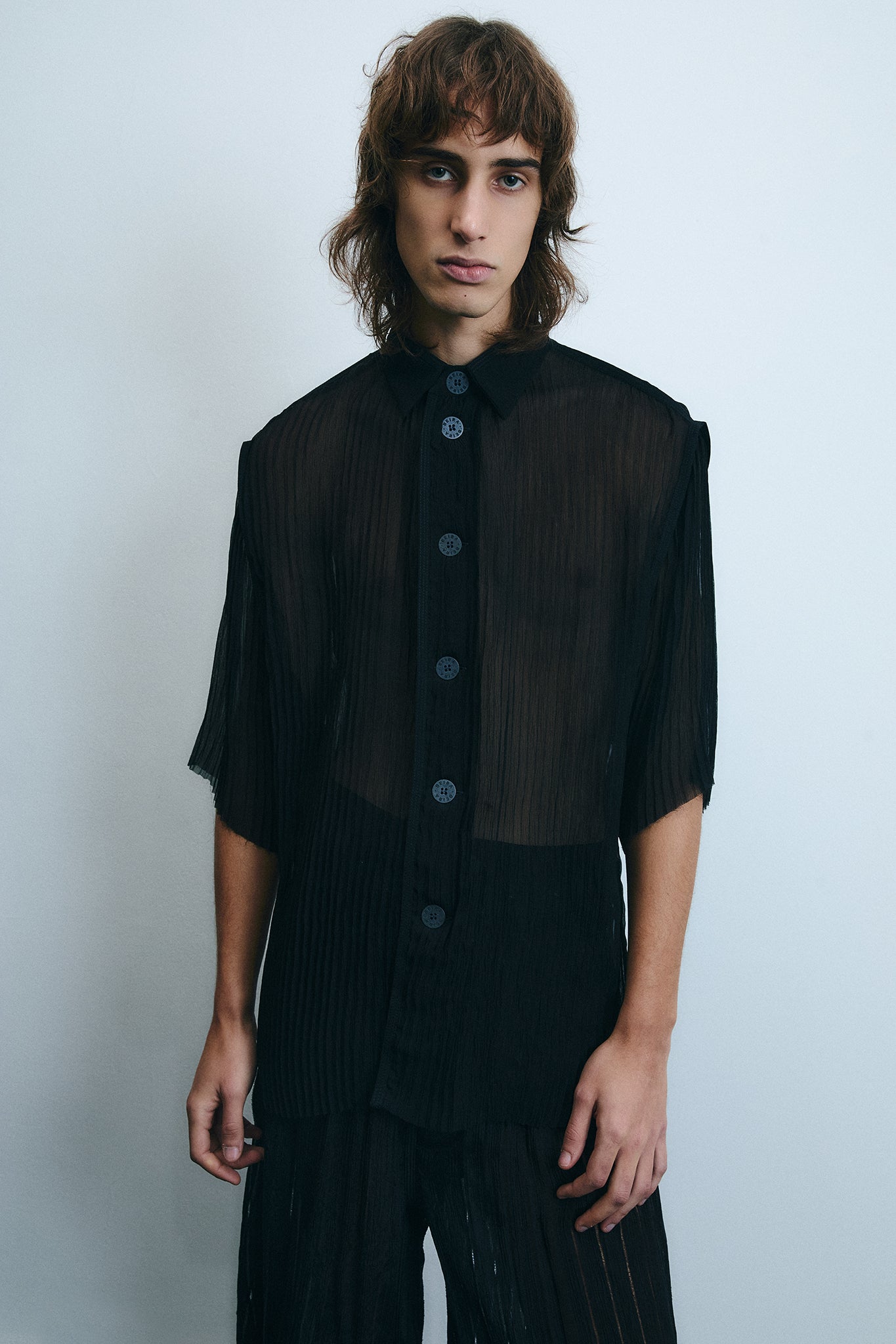 Camisa Manga Curta em Seda Plissada - Preto