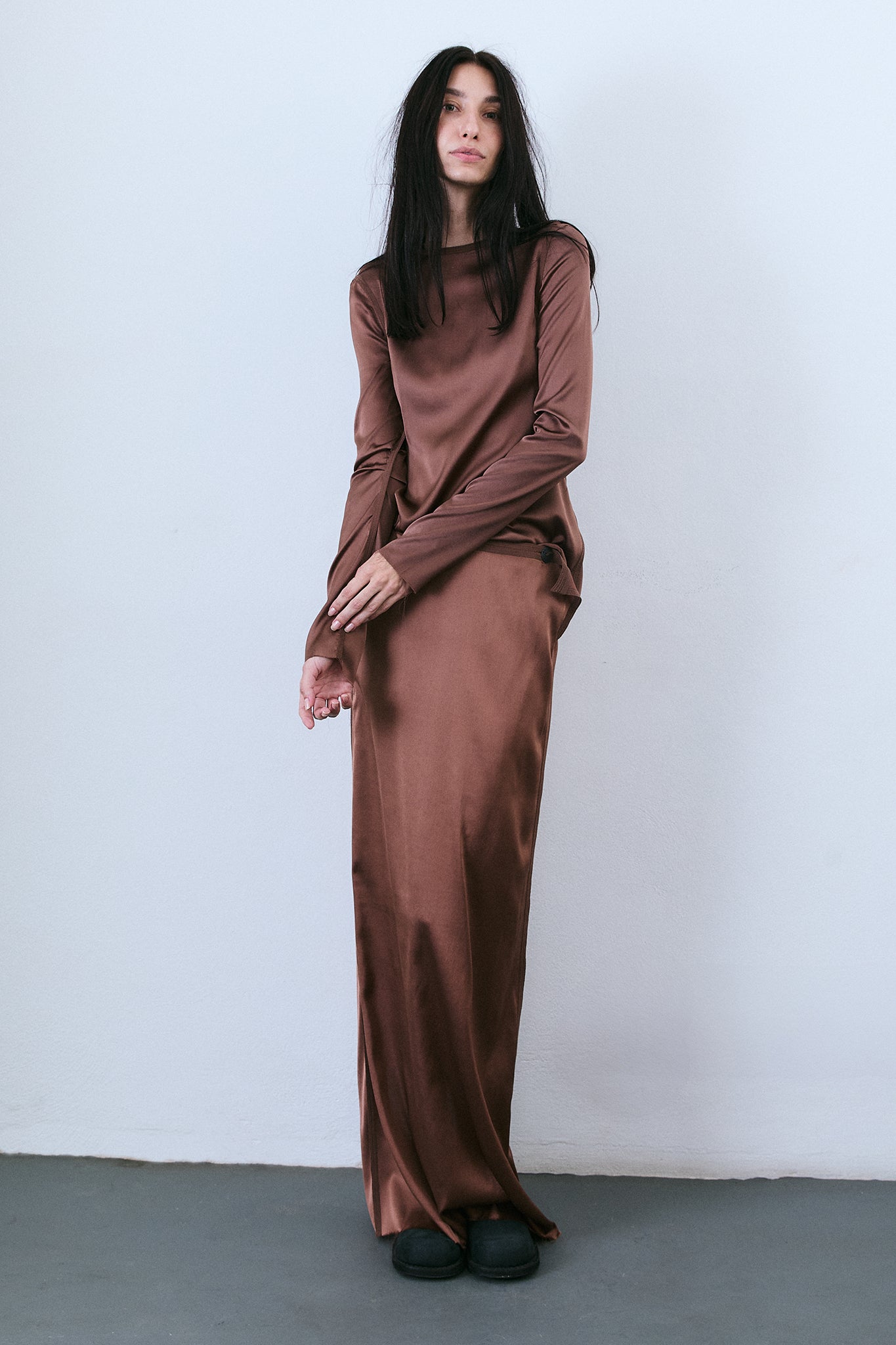 Blusa Slim de Seda Cetim - Marrom