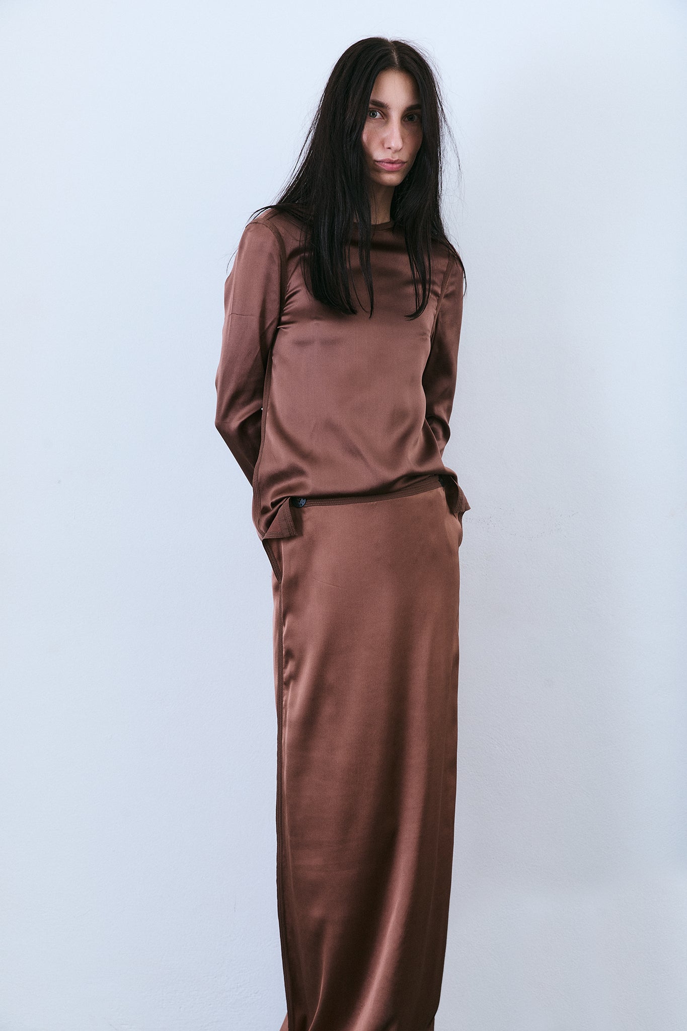 Blusa Slim de Seda Cetim - Marrom