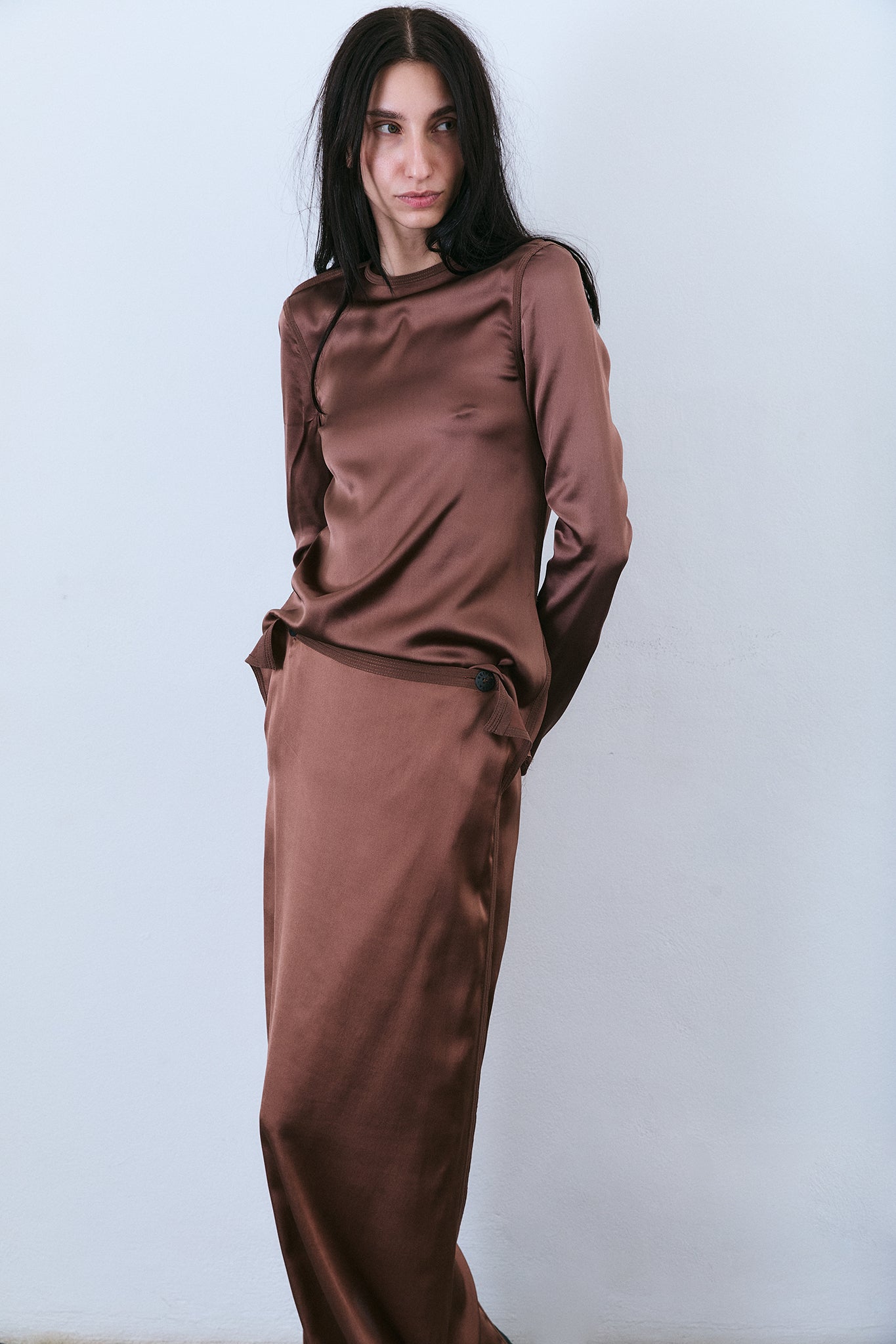Blusa Slim de Seda Cetim - Marrom
