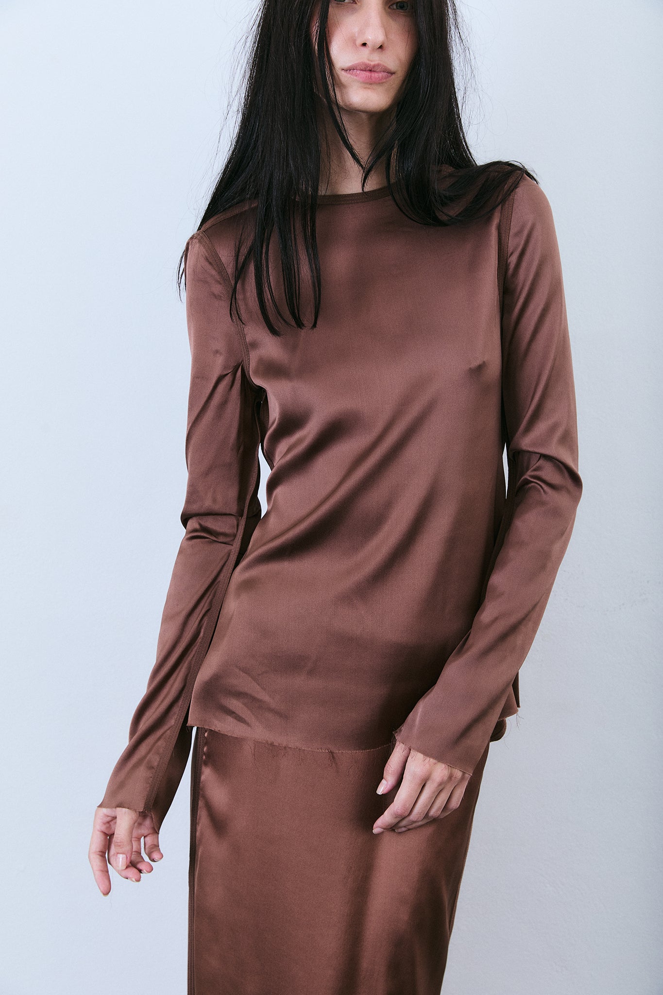 Blusa Slim de Seda Cetim - Marrom
