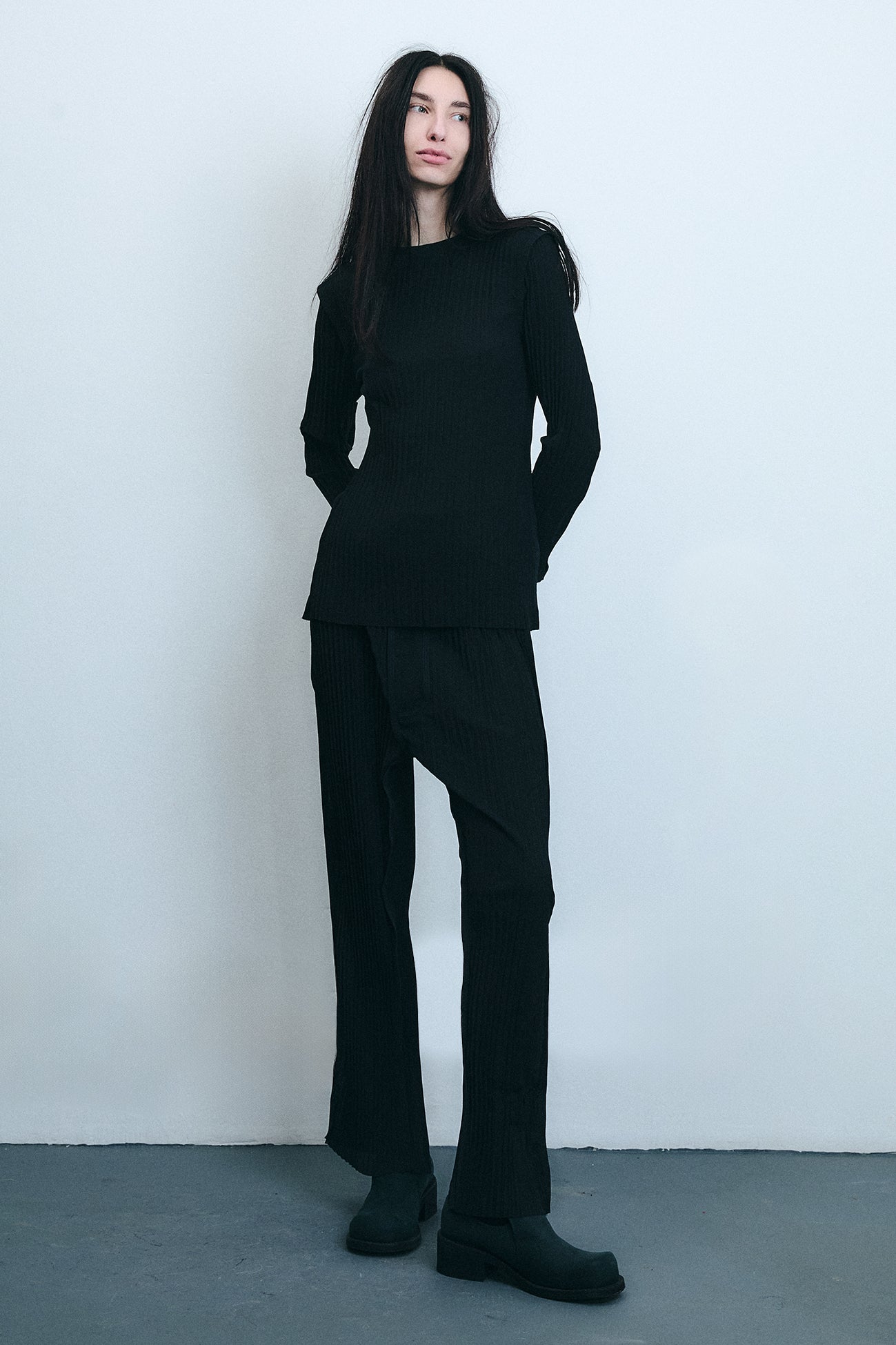 Calça Mara em Seda Plissada - Preto