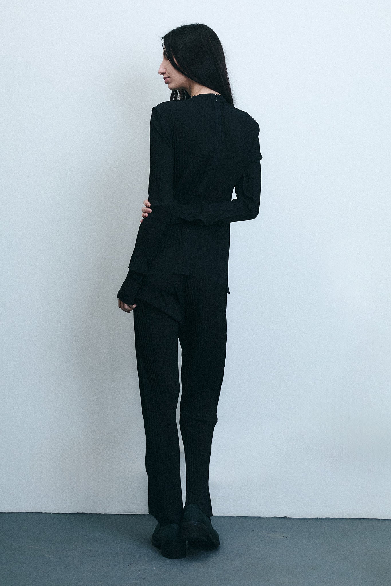Calça Mara em Seda Plissada - Preto