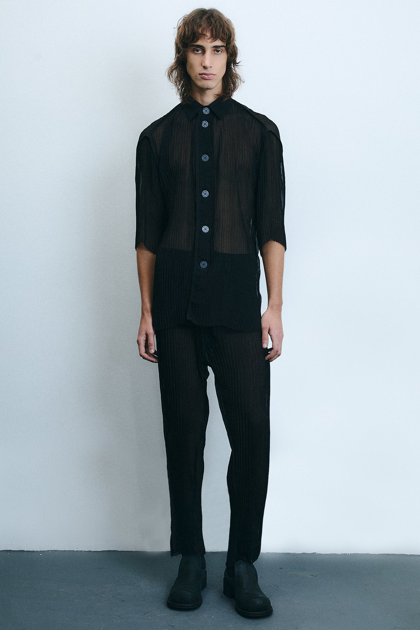 Camisa Manga Curta em Seda Plissada - Preto