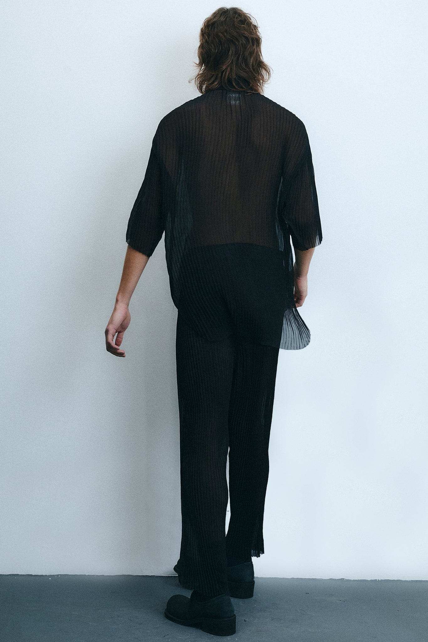 Camisa Manga Curta em Seda Plissada - Preto