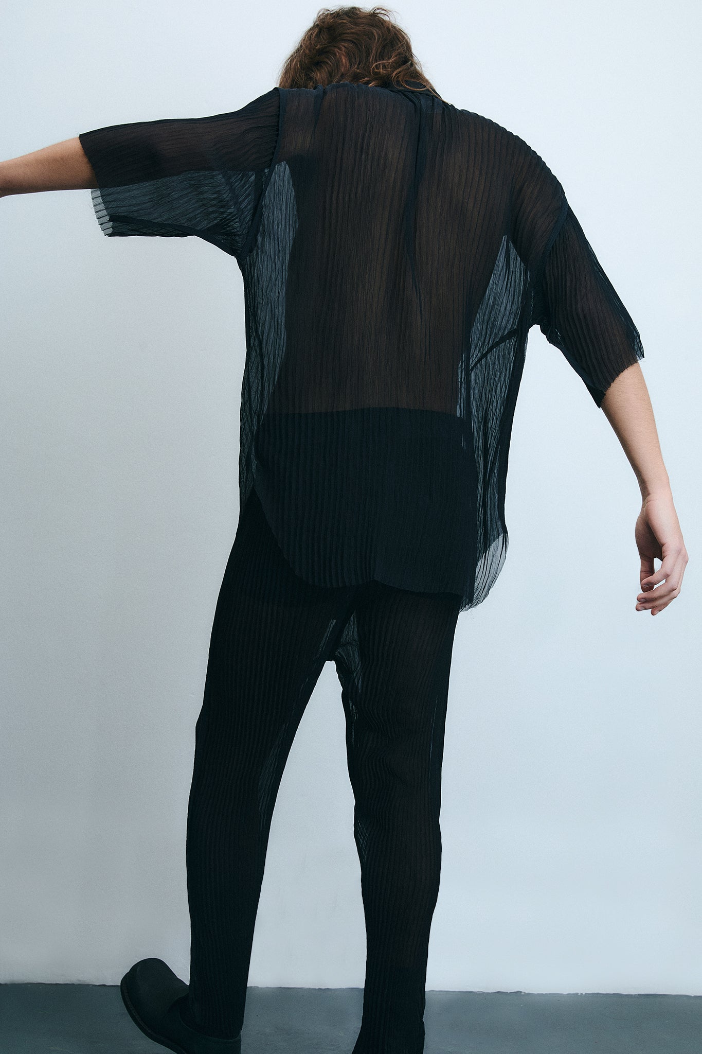 Camisa Manga Curta em Seda Plissada - Preto