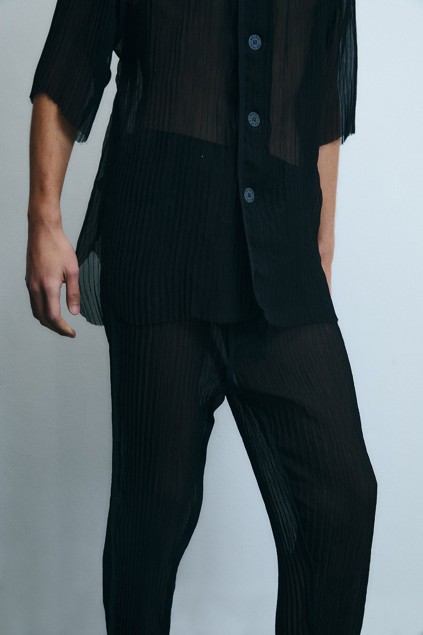 Calça Reta em Seda Plissada - Preto
