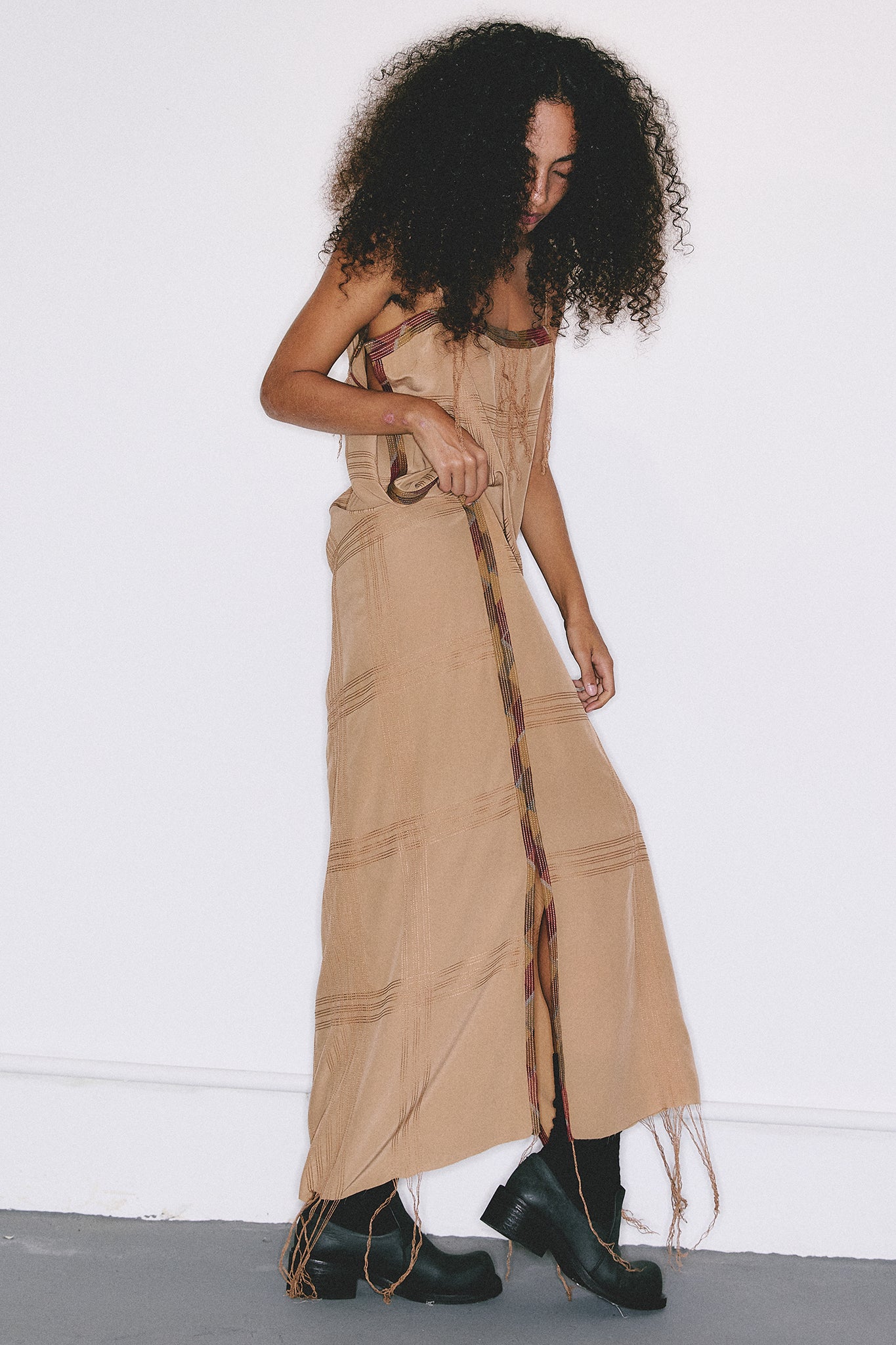 Vestido Alça Seda Pespontada - Caramelo