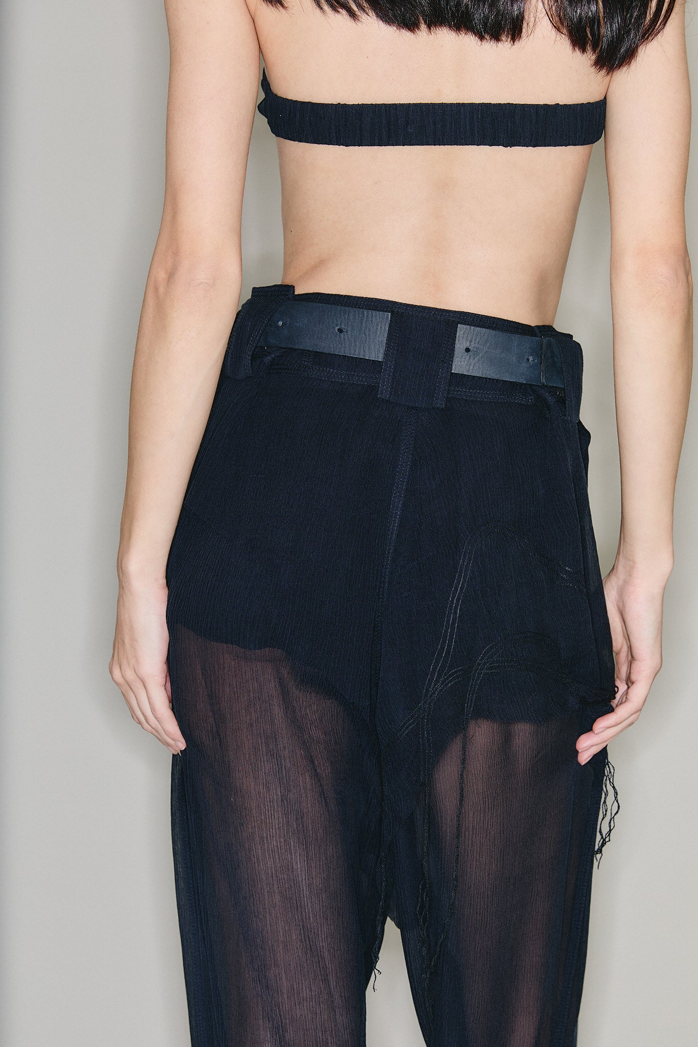 Calça Pirata em Seda Chiffon - Preto