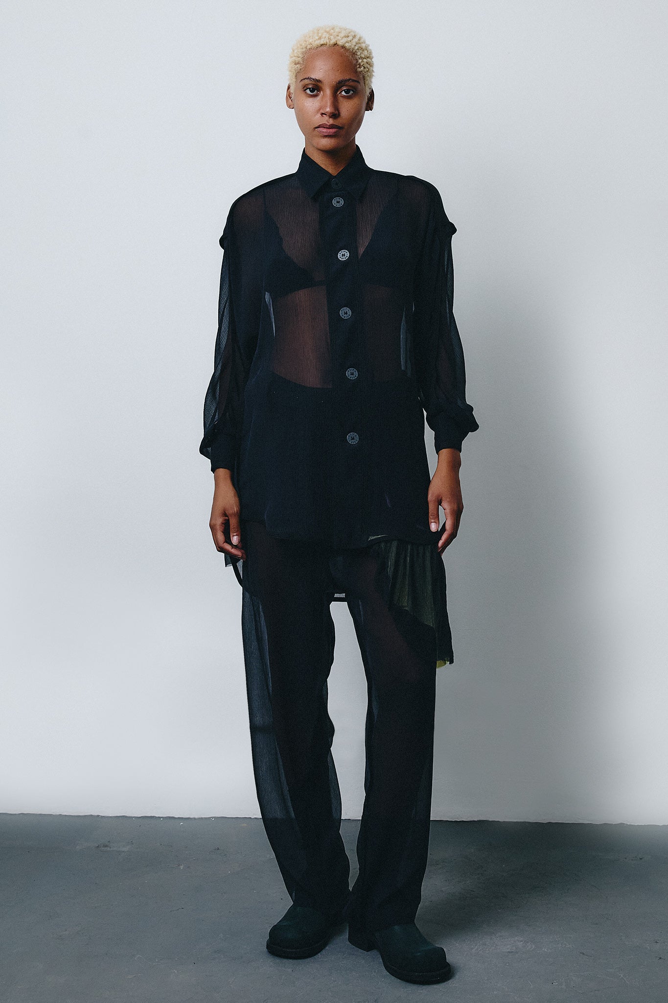 Calça Pirata Detalhe Colorido em Seda Chiffon - Preto