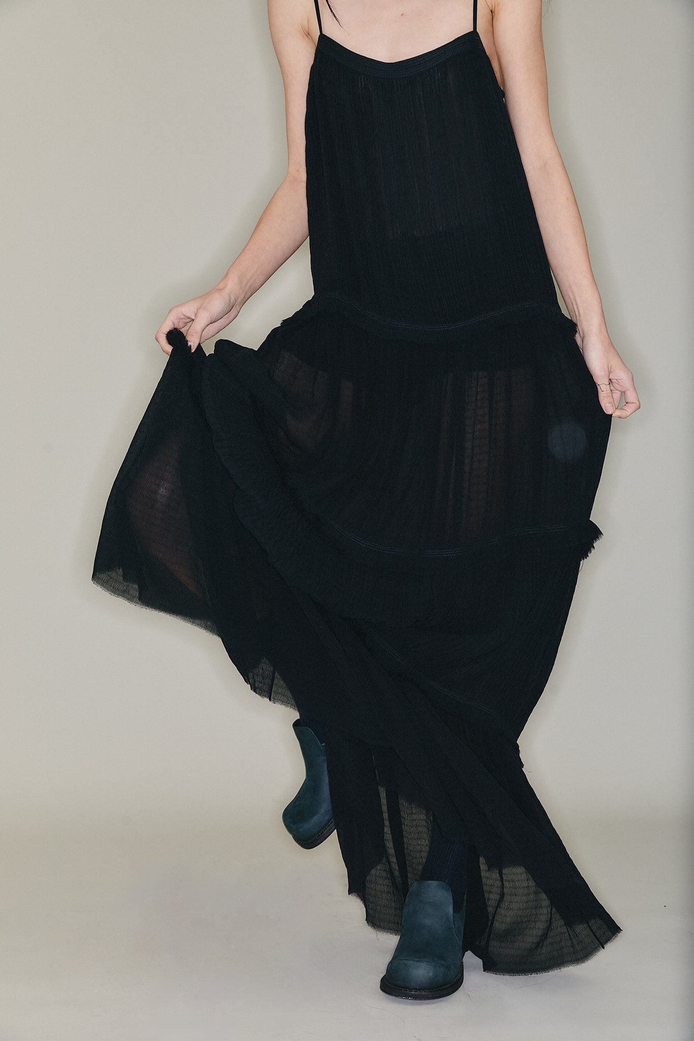 Vestido em Camadas de Seda Plissada - Preto